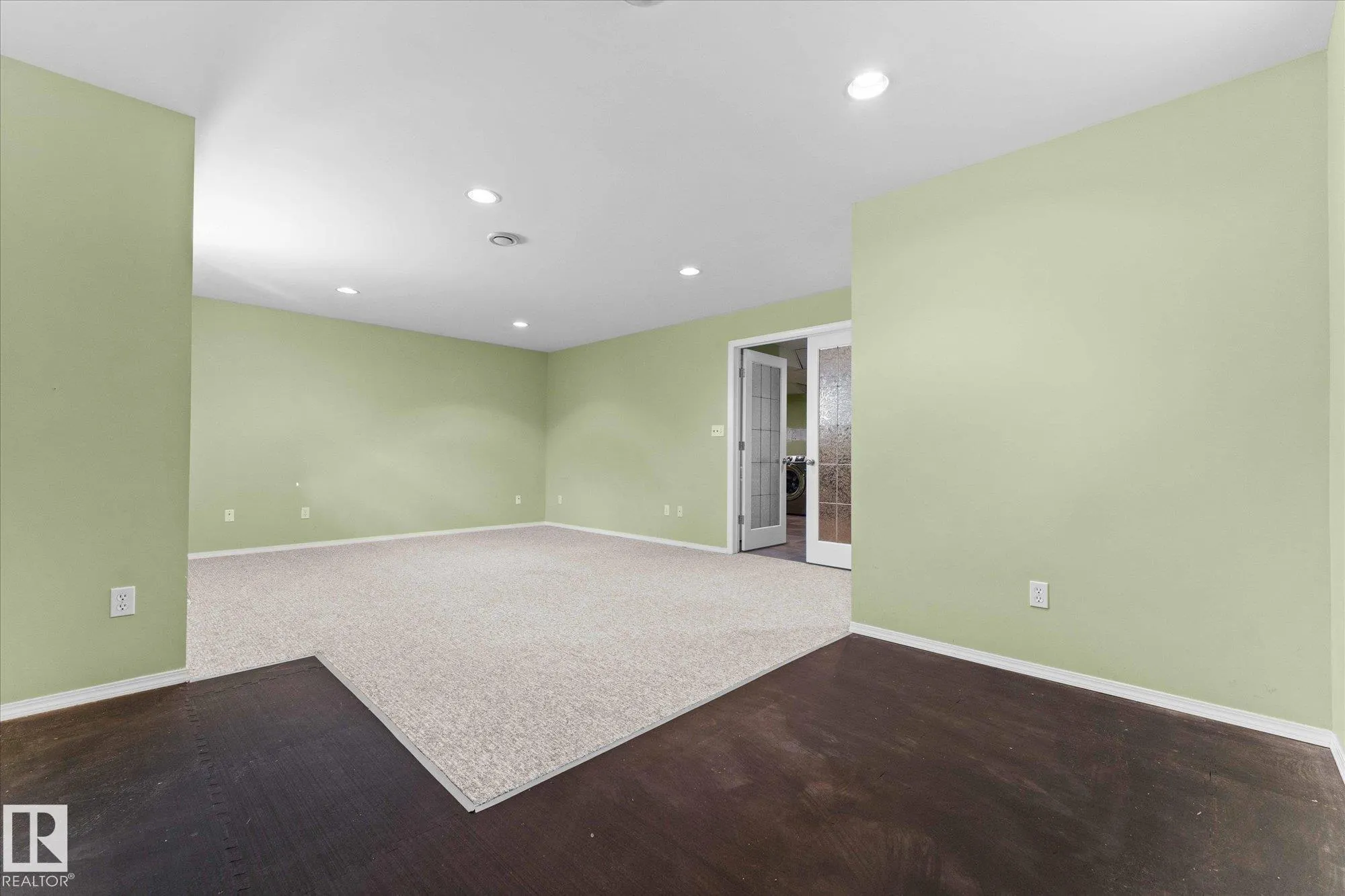 121 CASTLE Drive