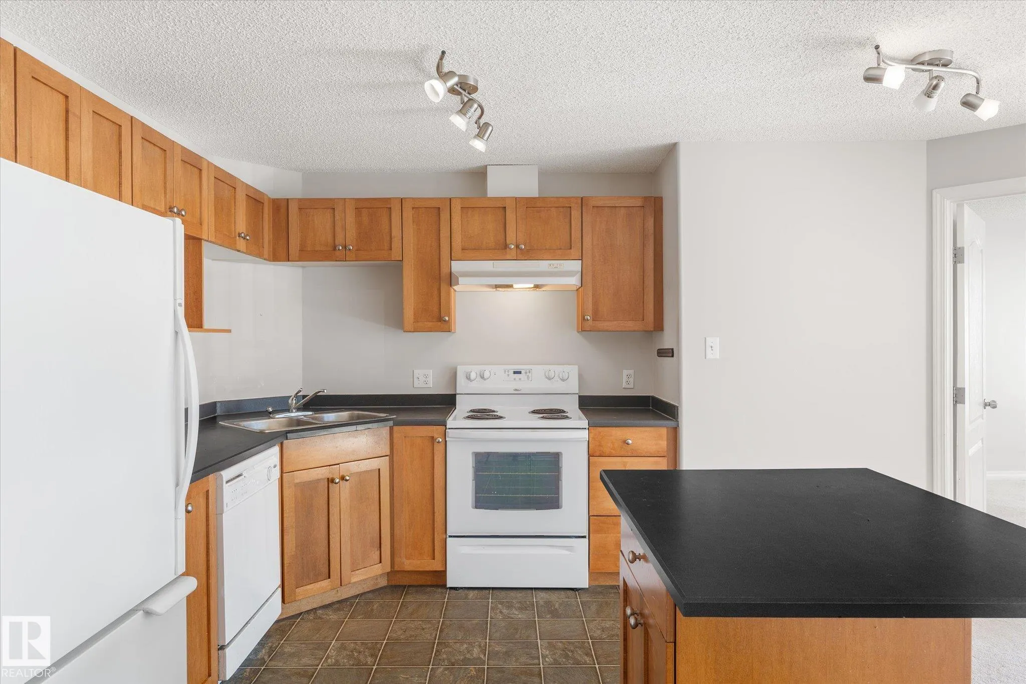 330 CLAREVIEW STATION Drive