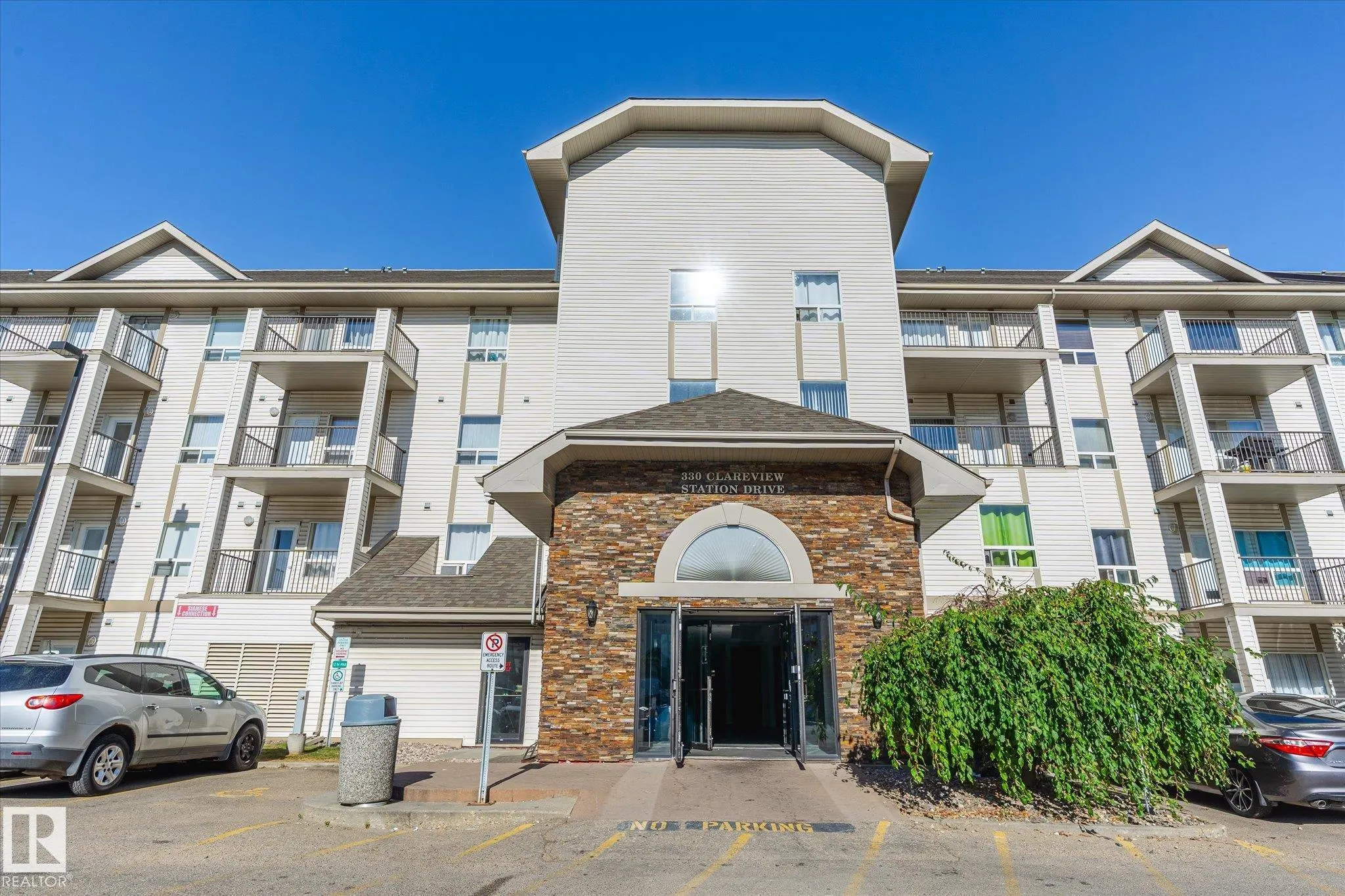 330 CLAREVIEW STATION Drive