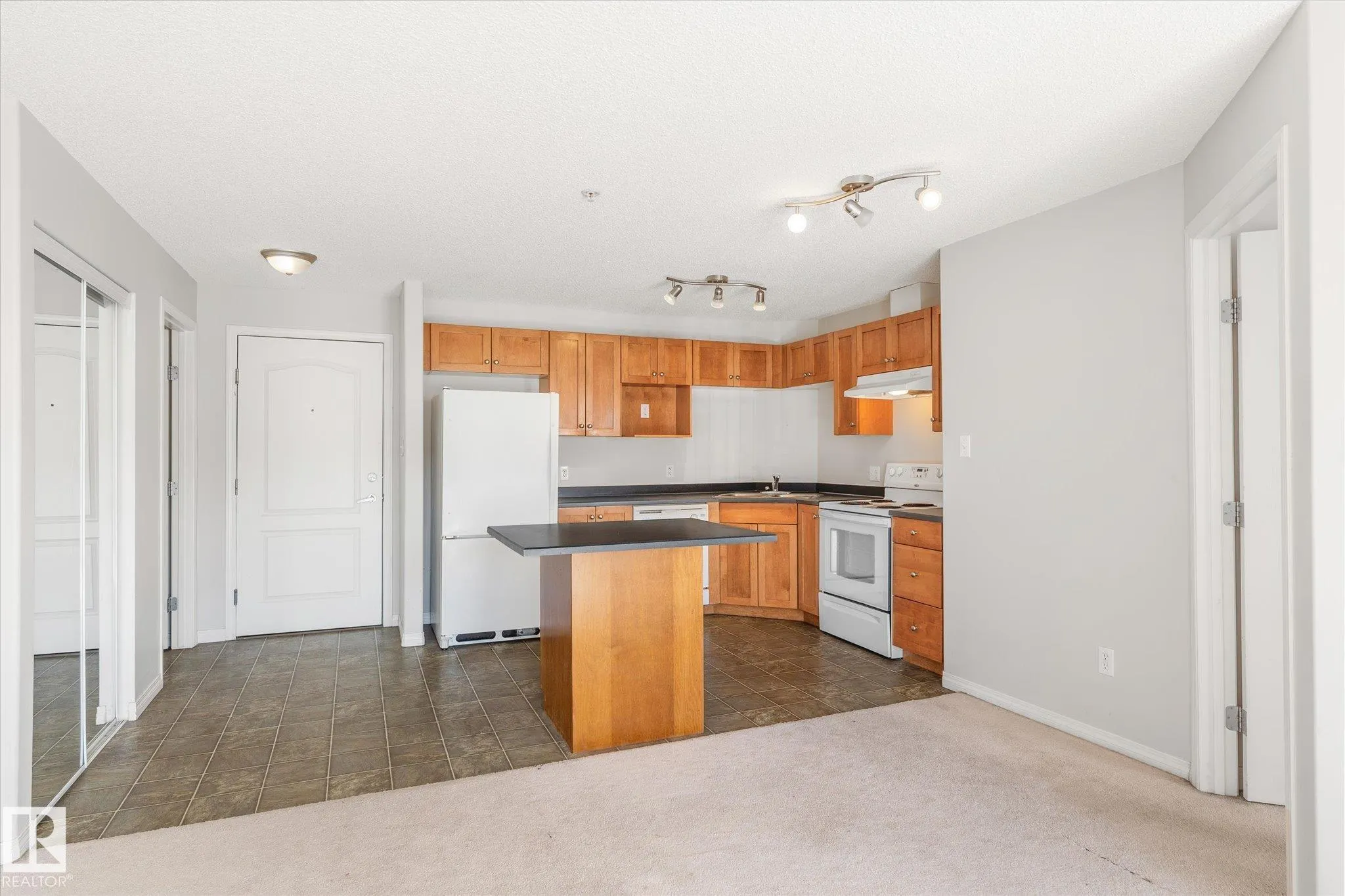330 CLAREVIEW STATION Drive
