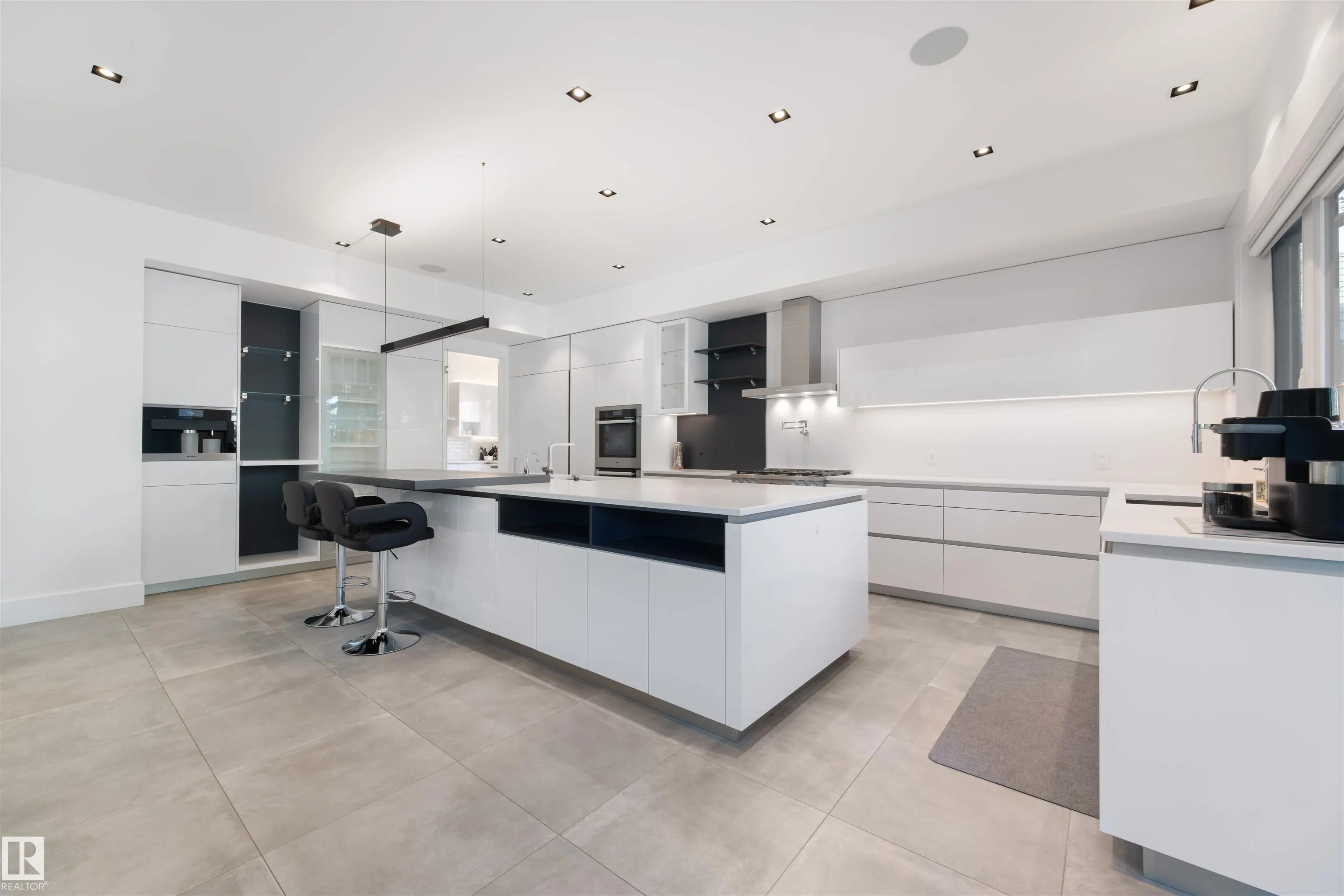 17 WINDERMERE Drive