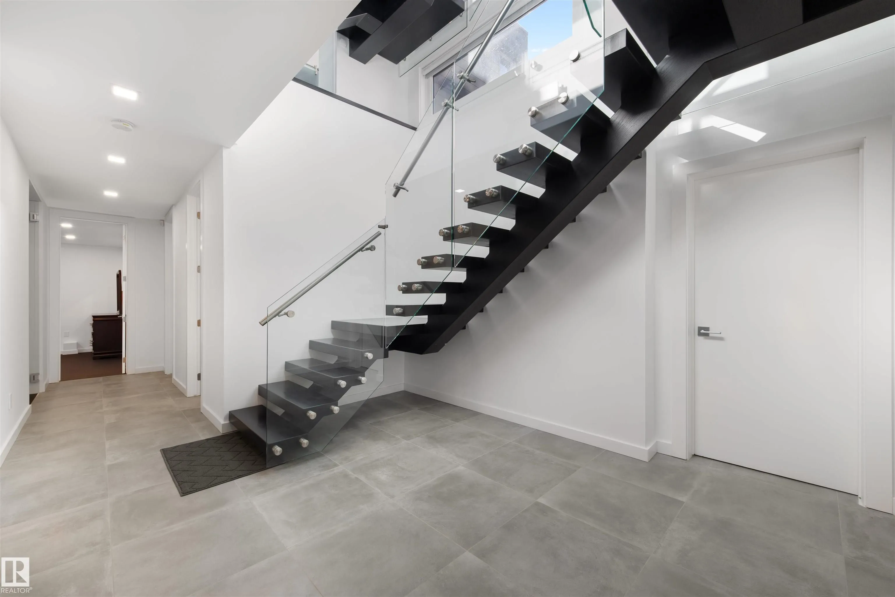 17 WINDERMERE Drive