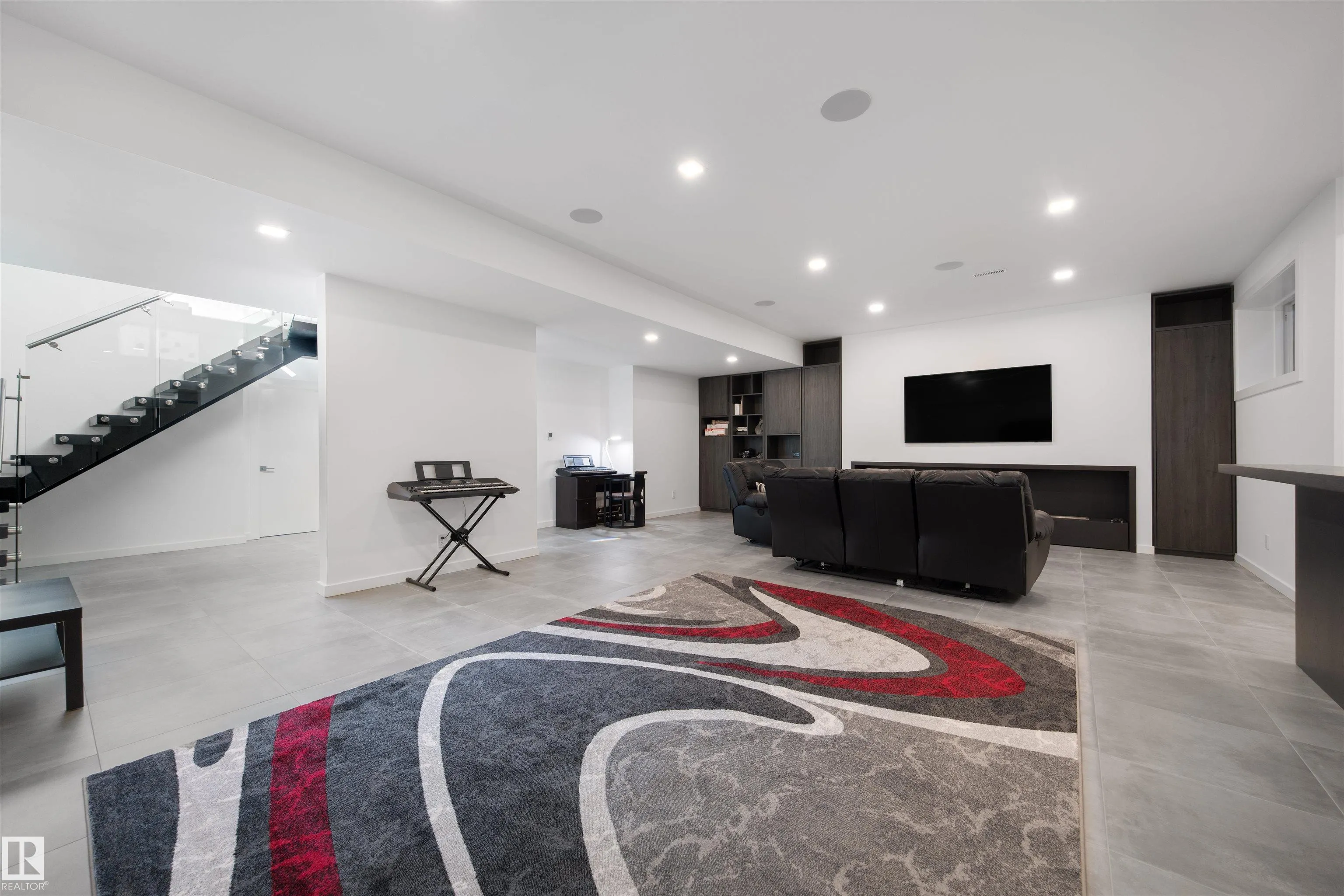 17 WINDERMERE Drive
