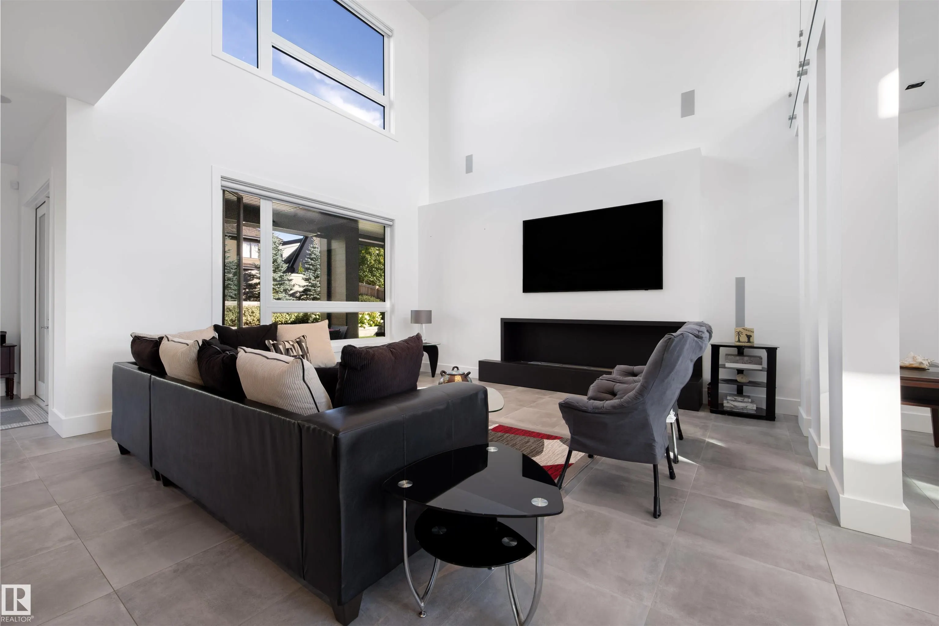 17 WINDERMERE Drive