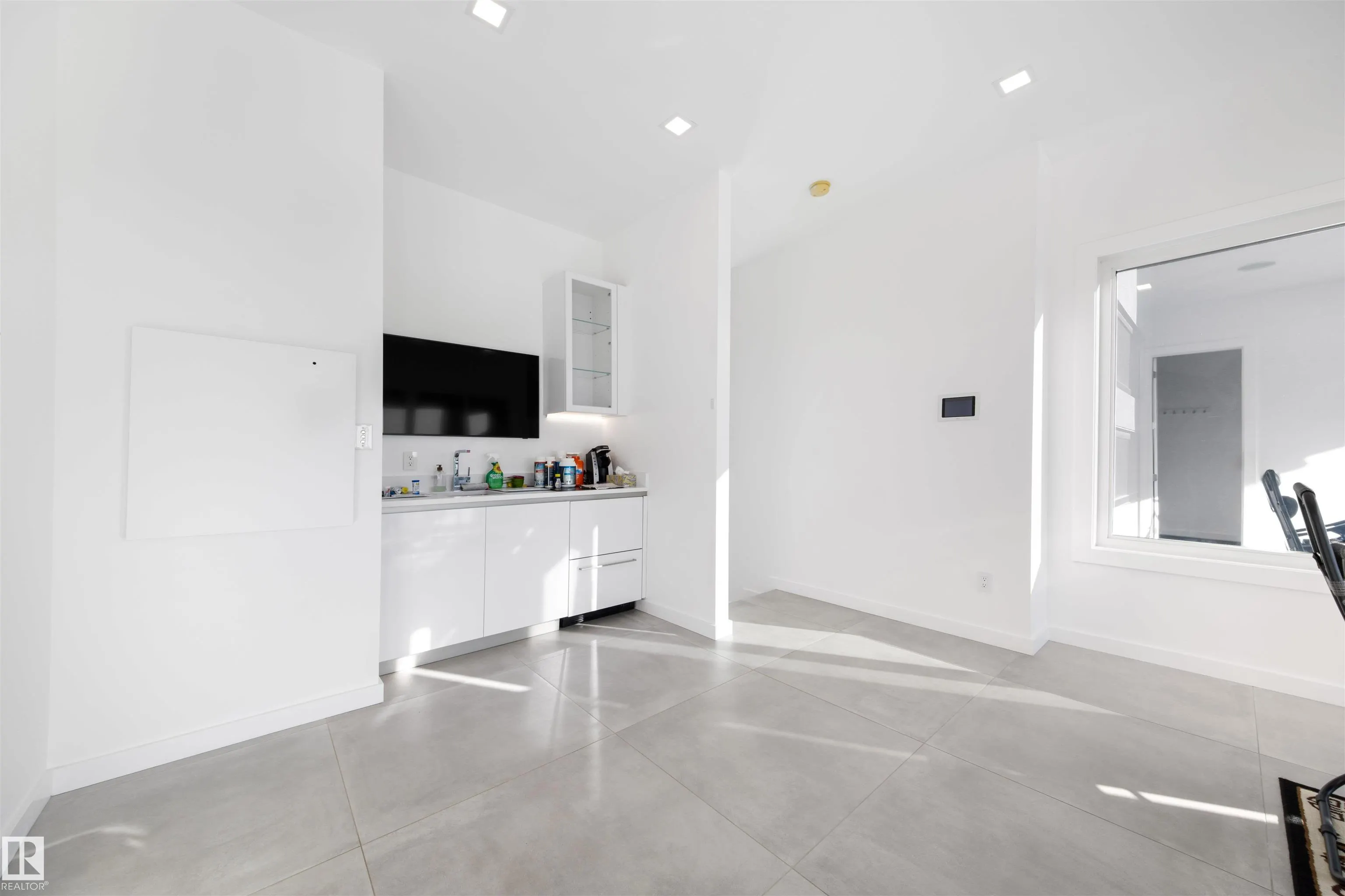 17 WINDERMERE Drive