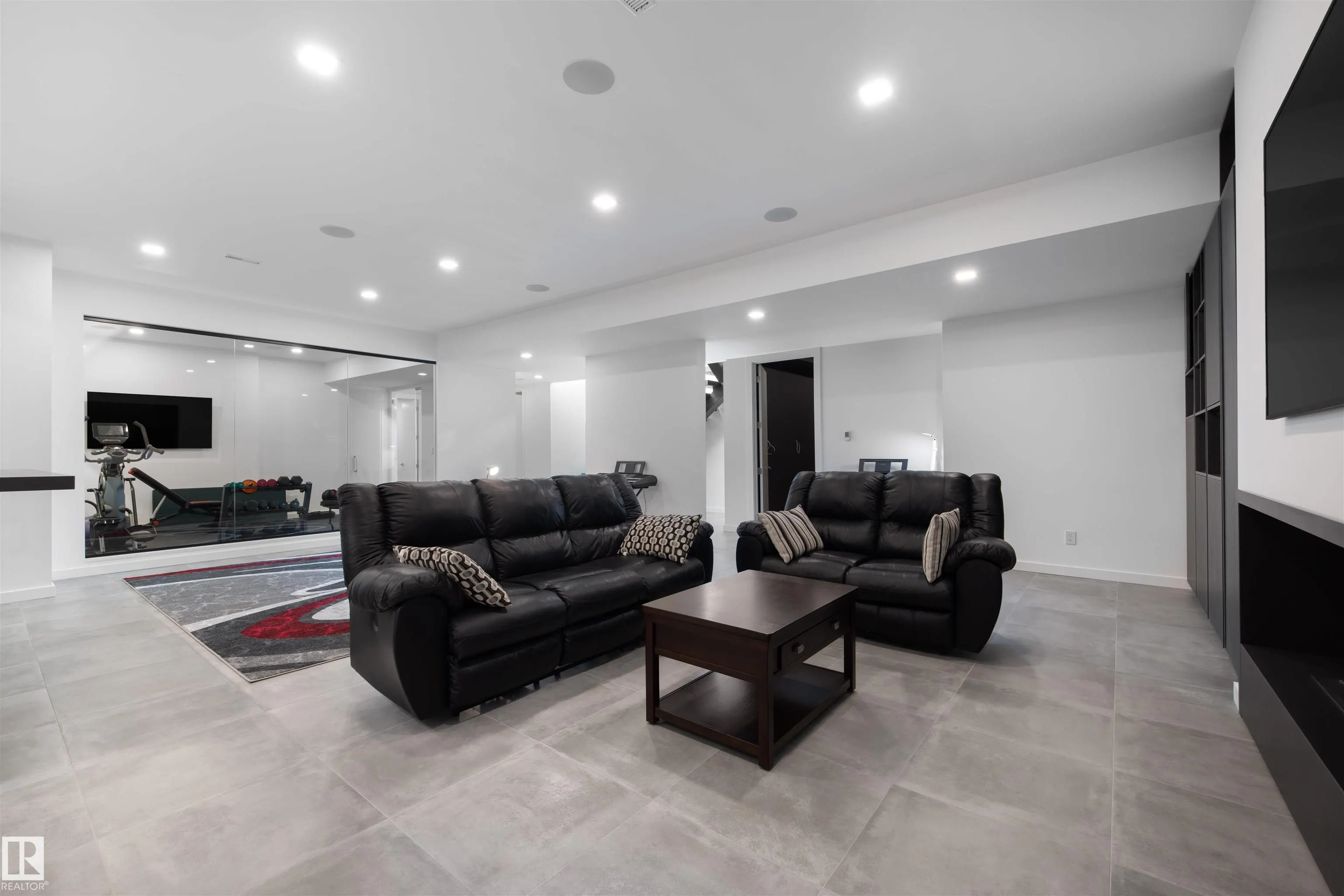 17 WINDERMERE Drive