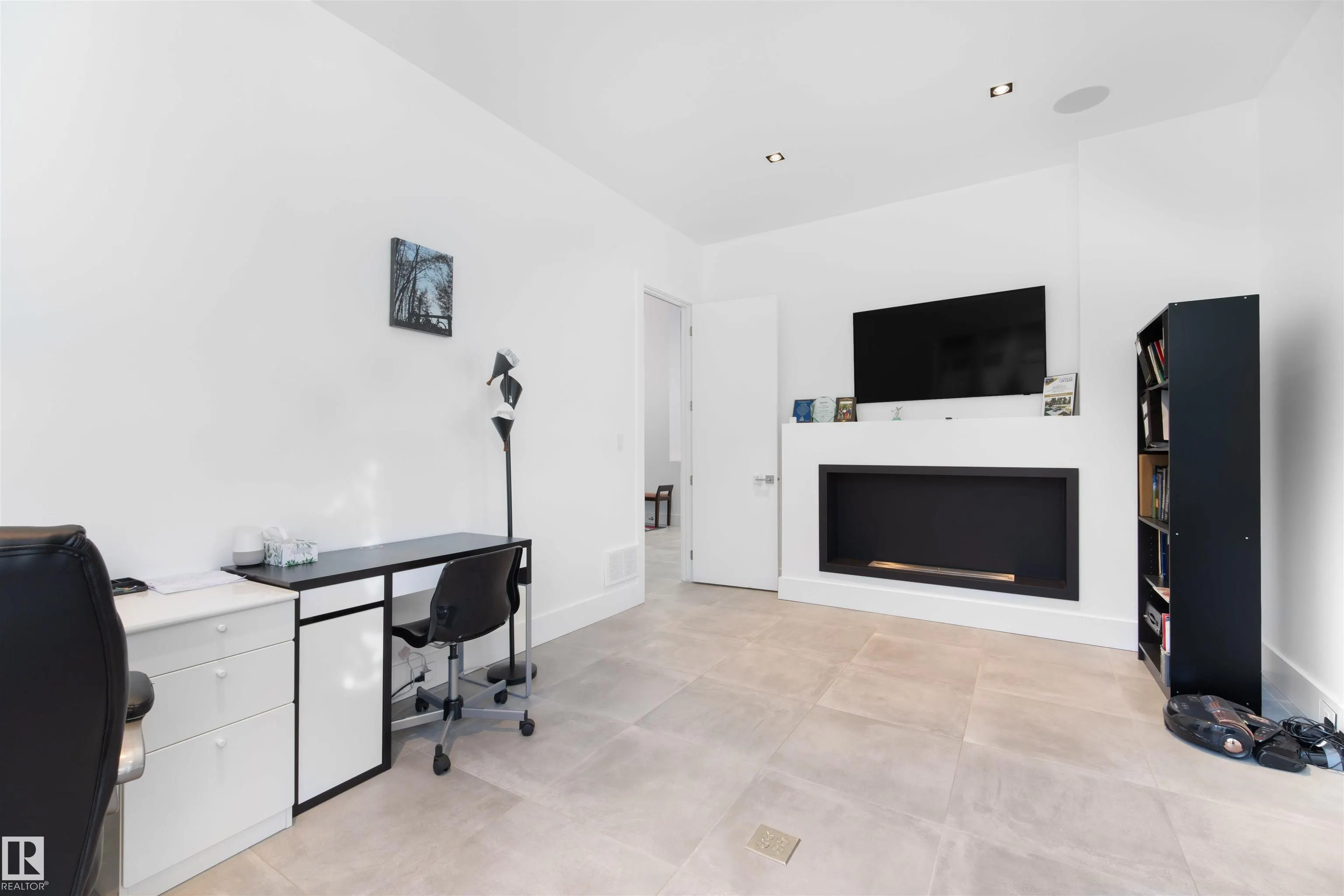17 WINDERMERE Drive