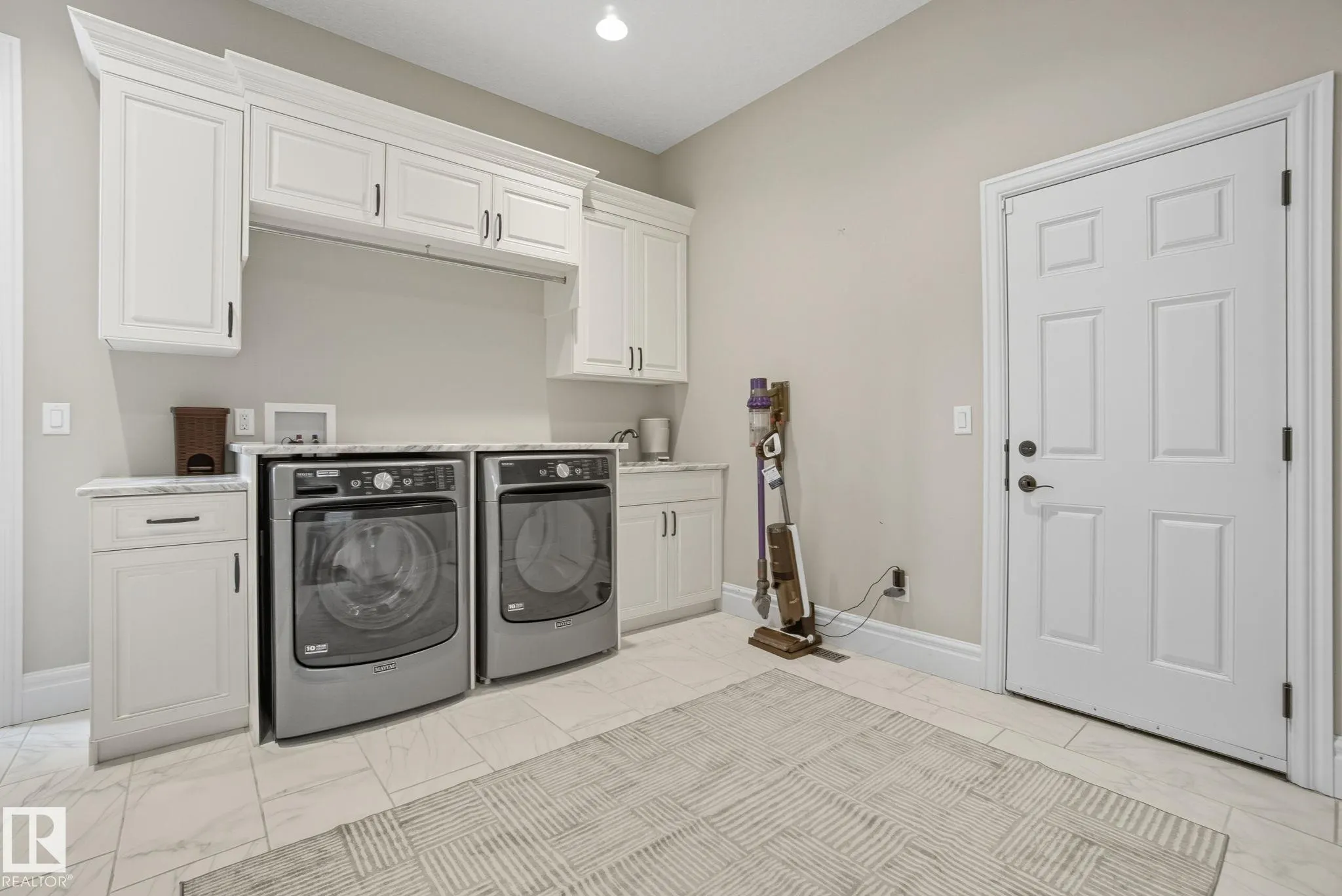 3545 WATSON Point(e)
