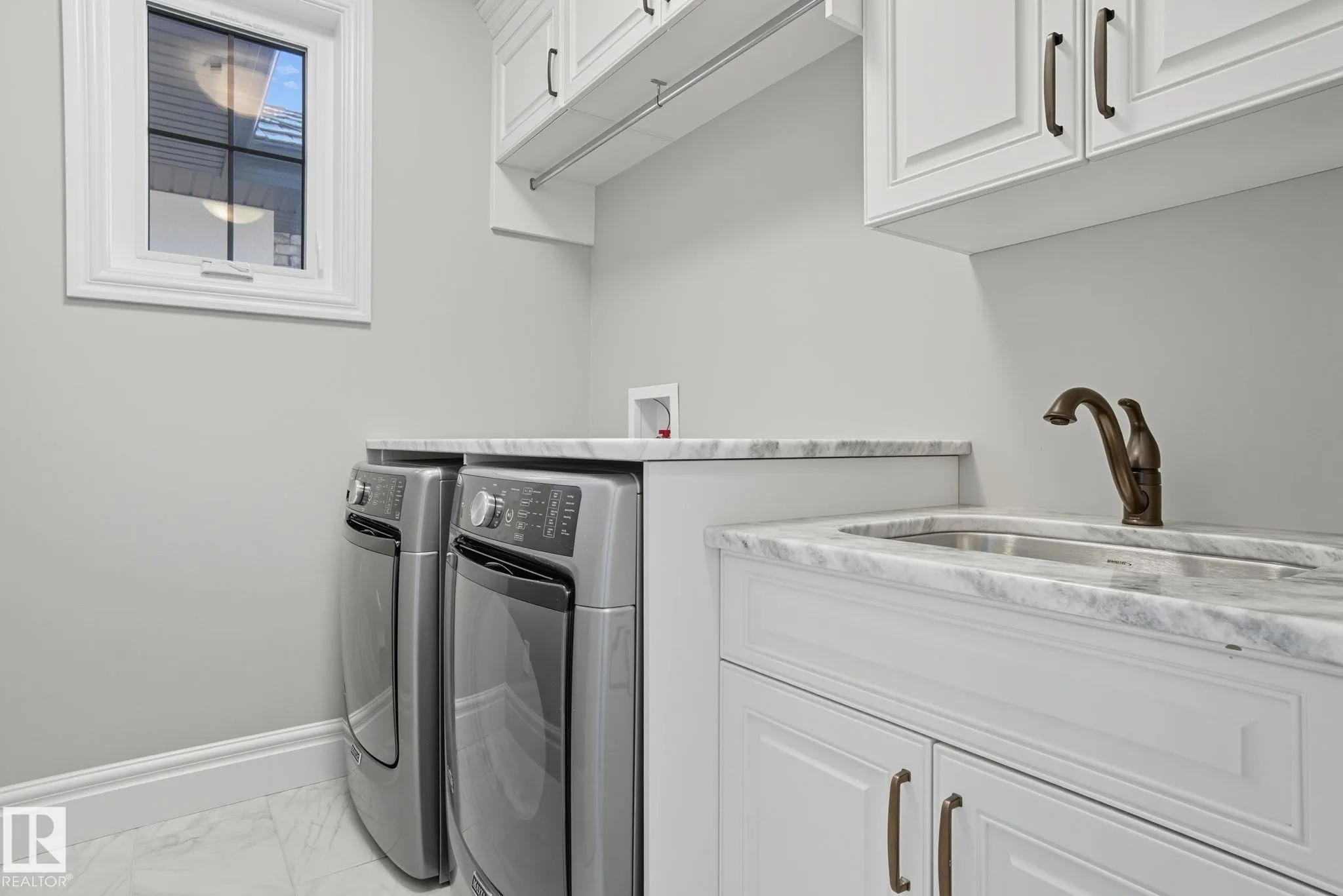 3545 WATSON Point(e)