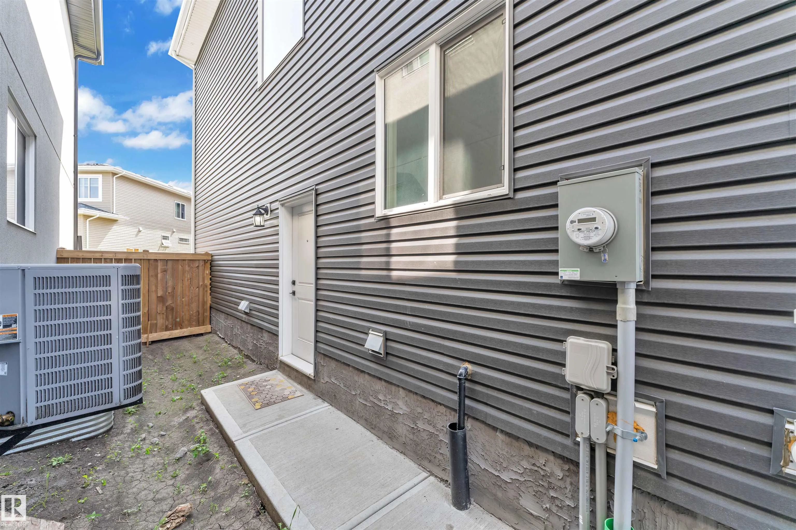 1809 18A Avenue