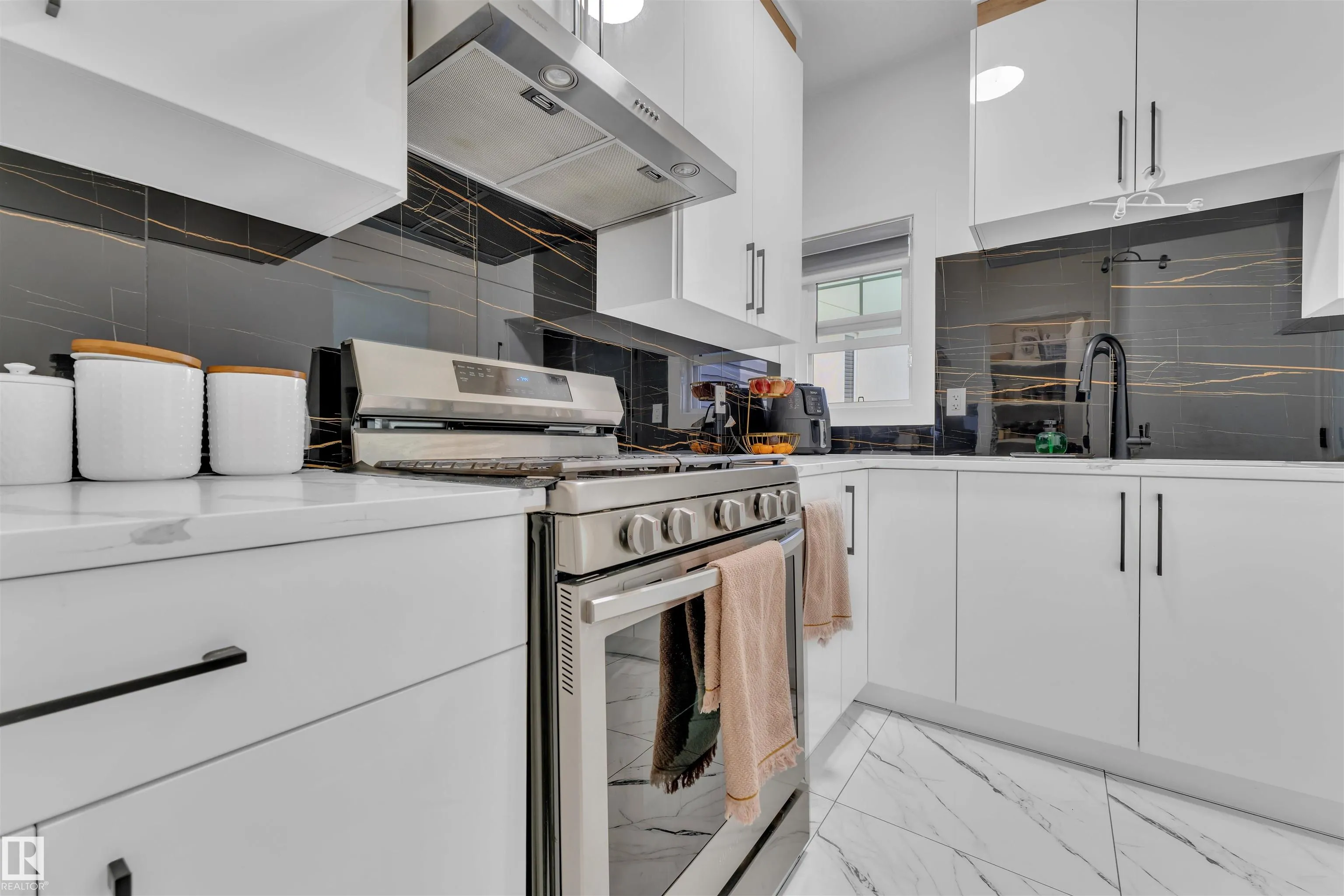 1809 18A Avenue