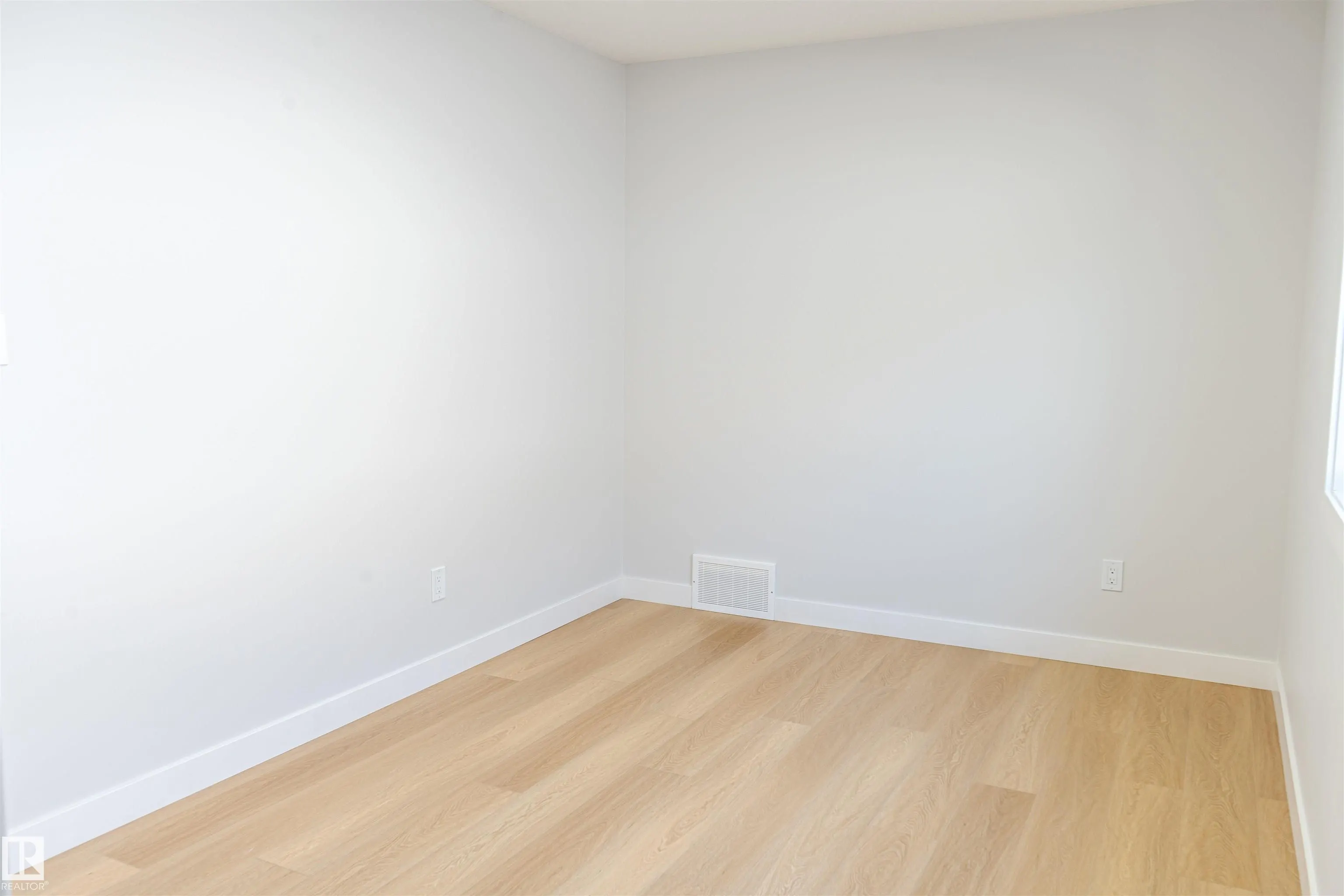 24 NORWYCK WAY