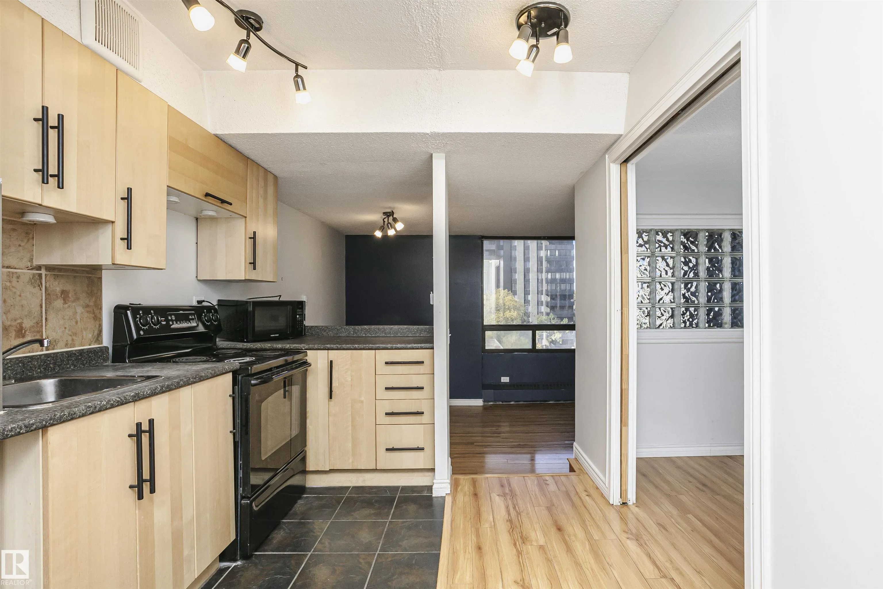 10160 114 Street