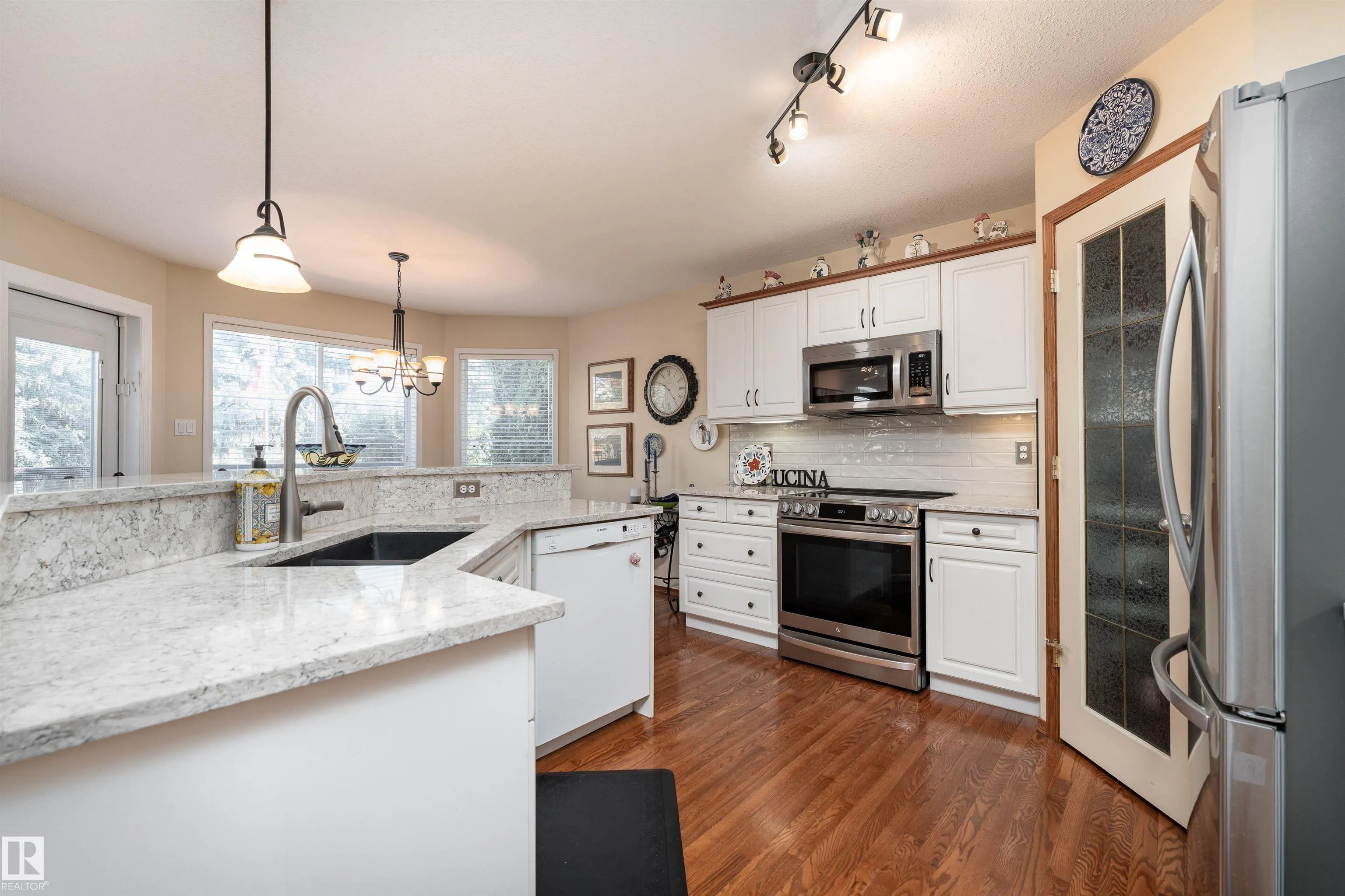 735 BALFOUR Close