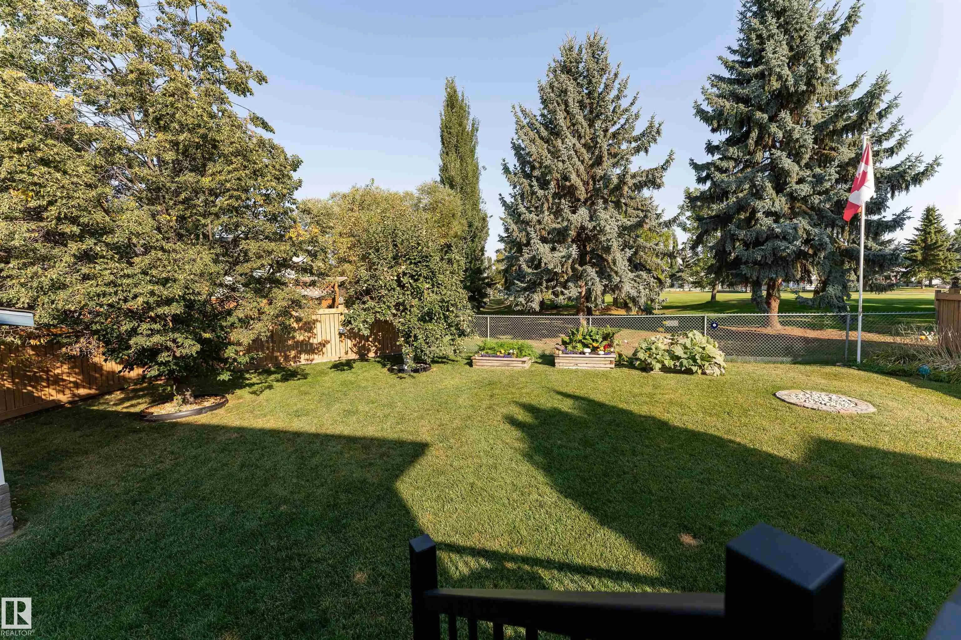 735 BALFOUR Close