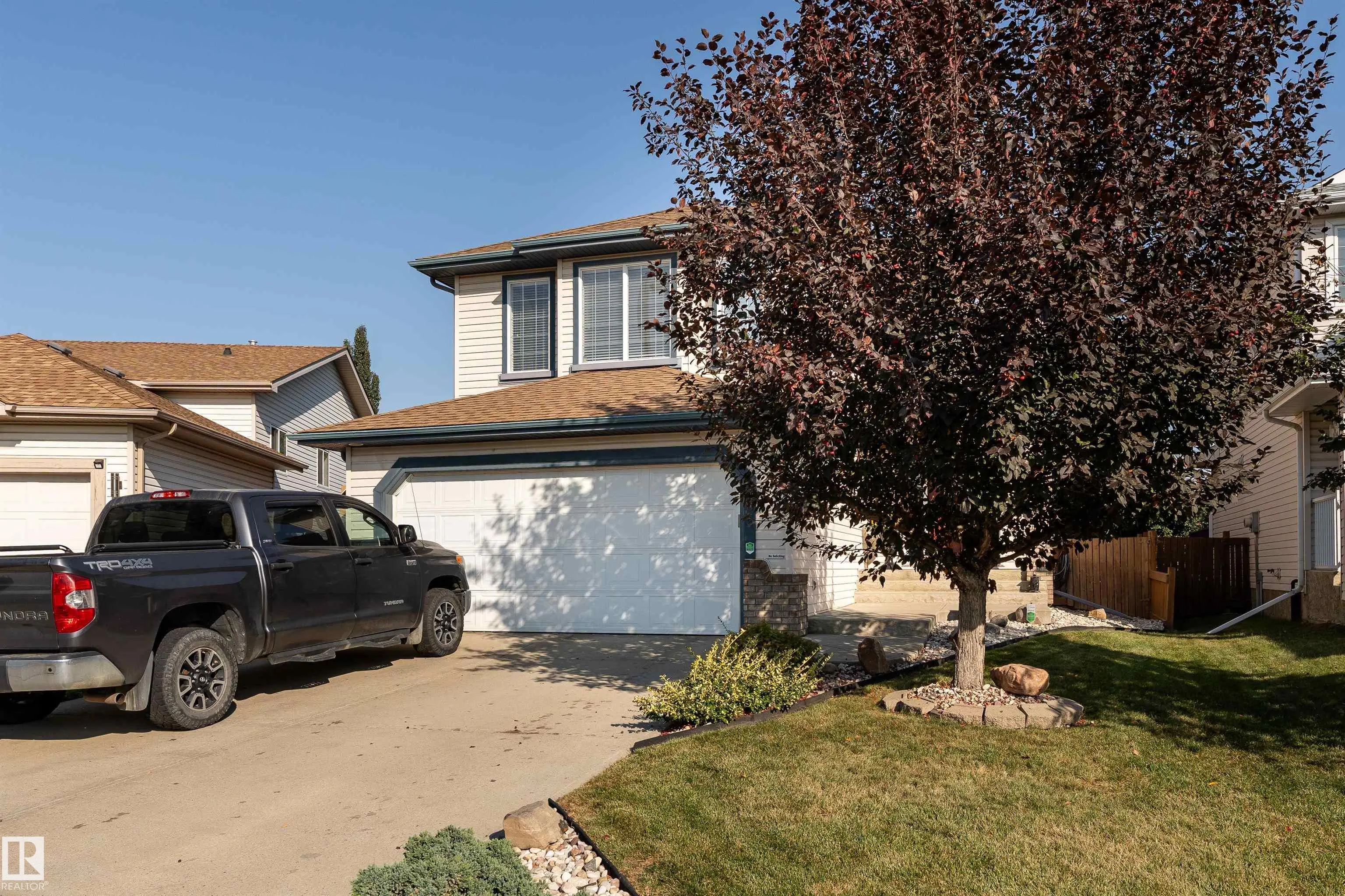 735 BALFOUR Close