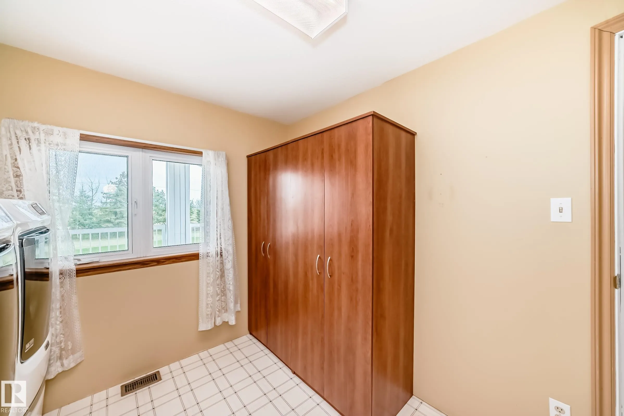 25027 TWP RD 484
