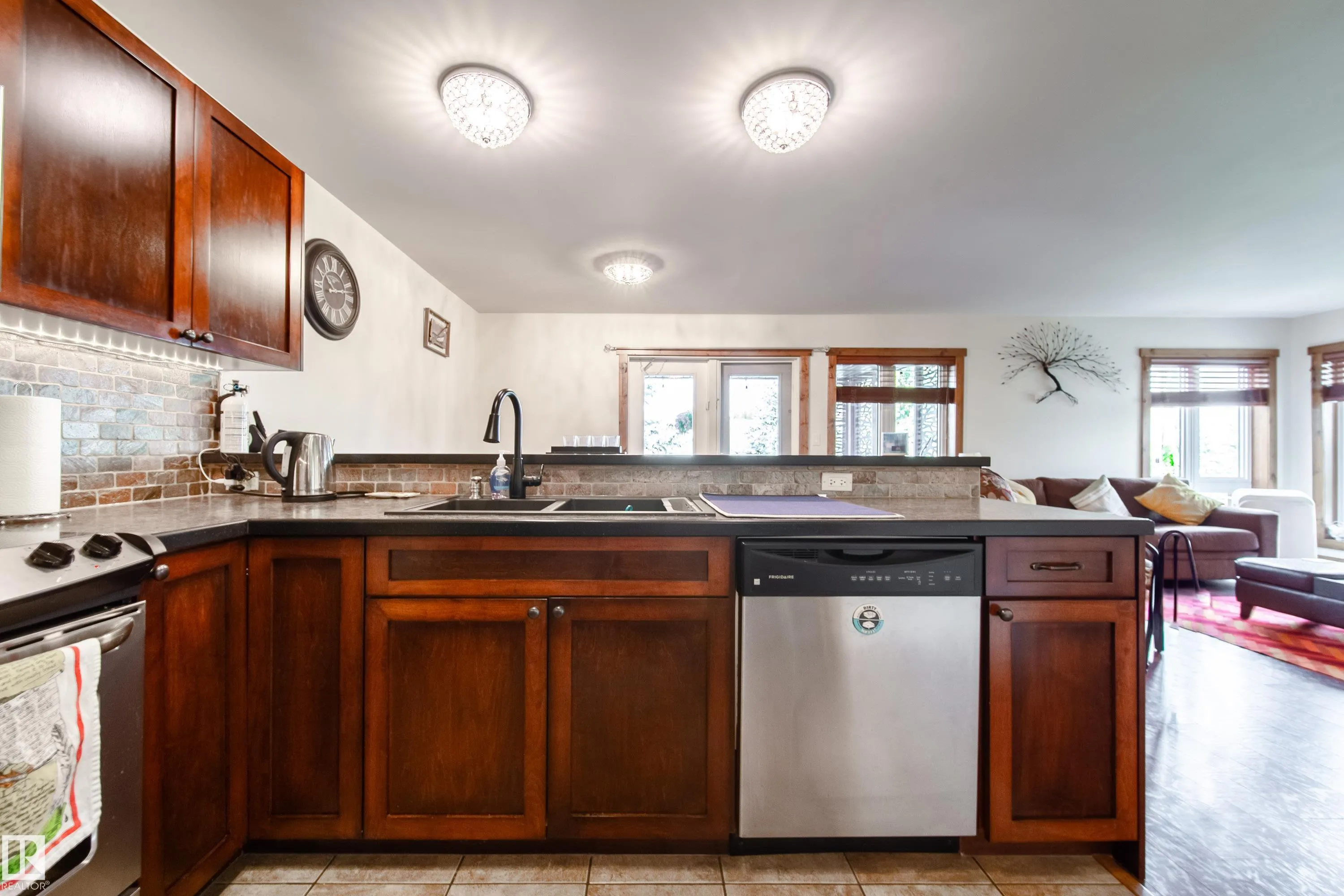 503 GRAYBRIAR Green