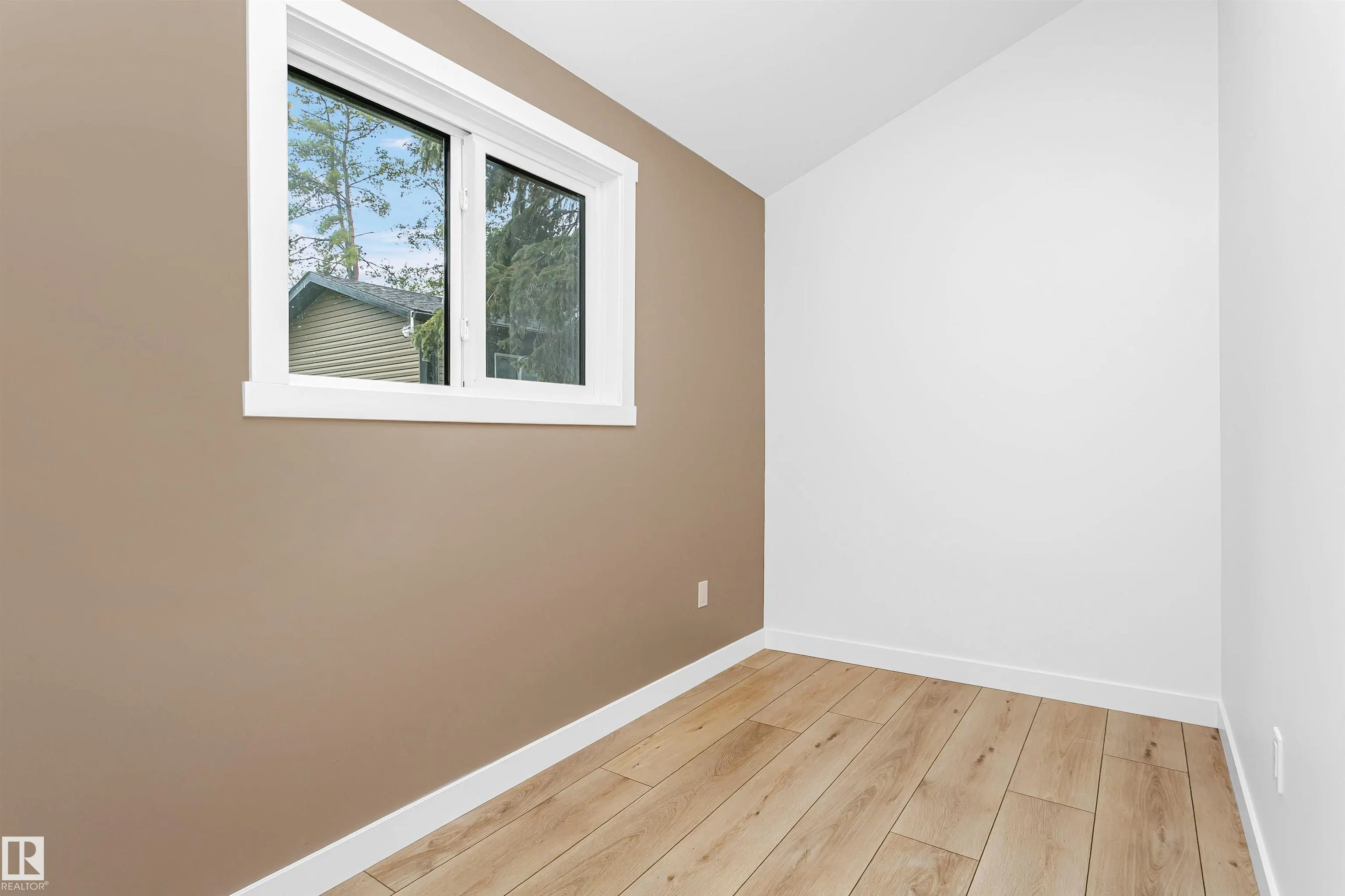 24, 55022 STE. ANNE Trail