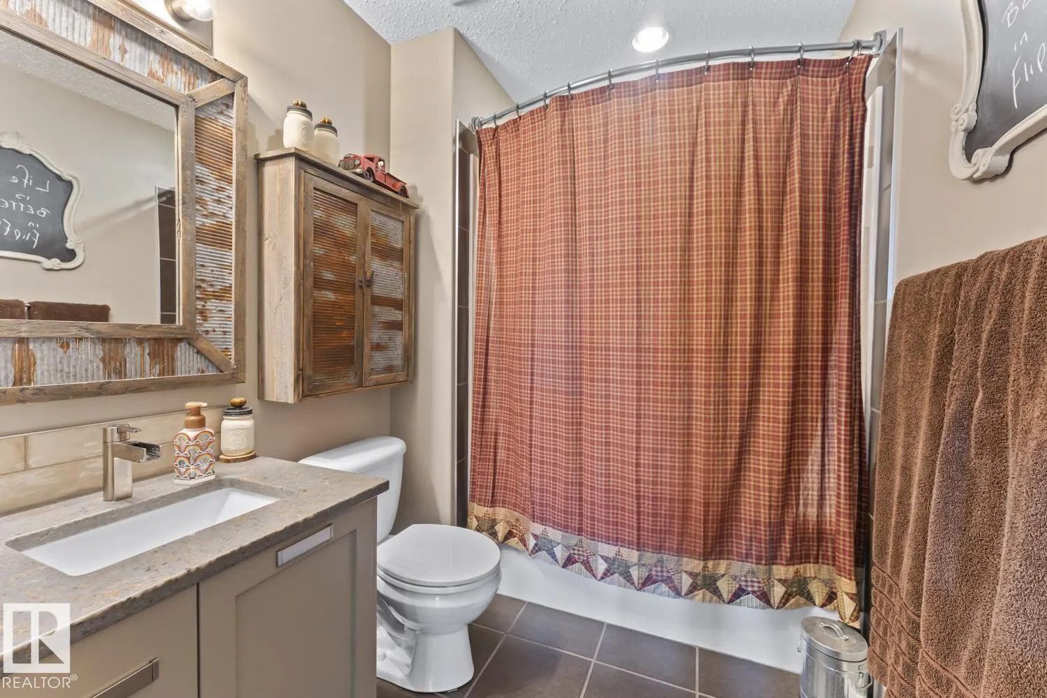 706 GROUSE Close