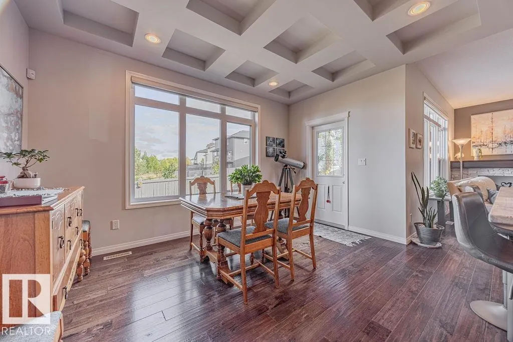 1019 COOPERS HAWK Link