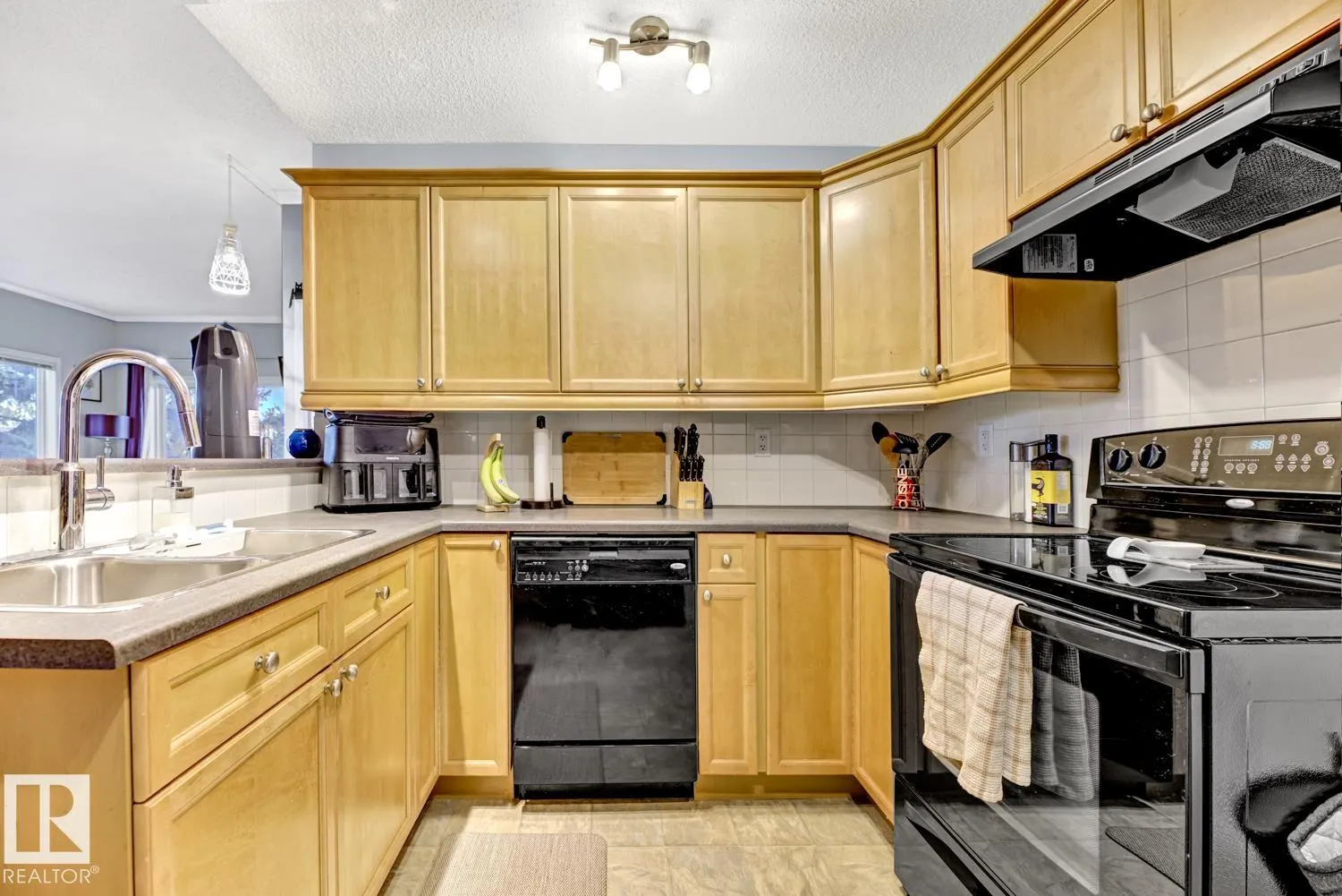 79 BELLEROSE Drive