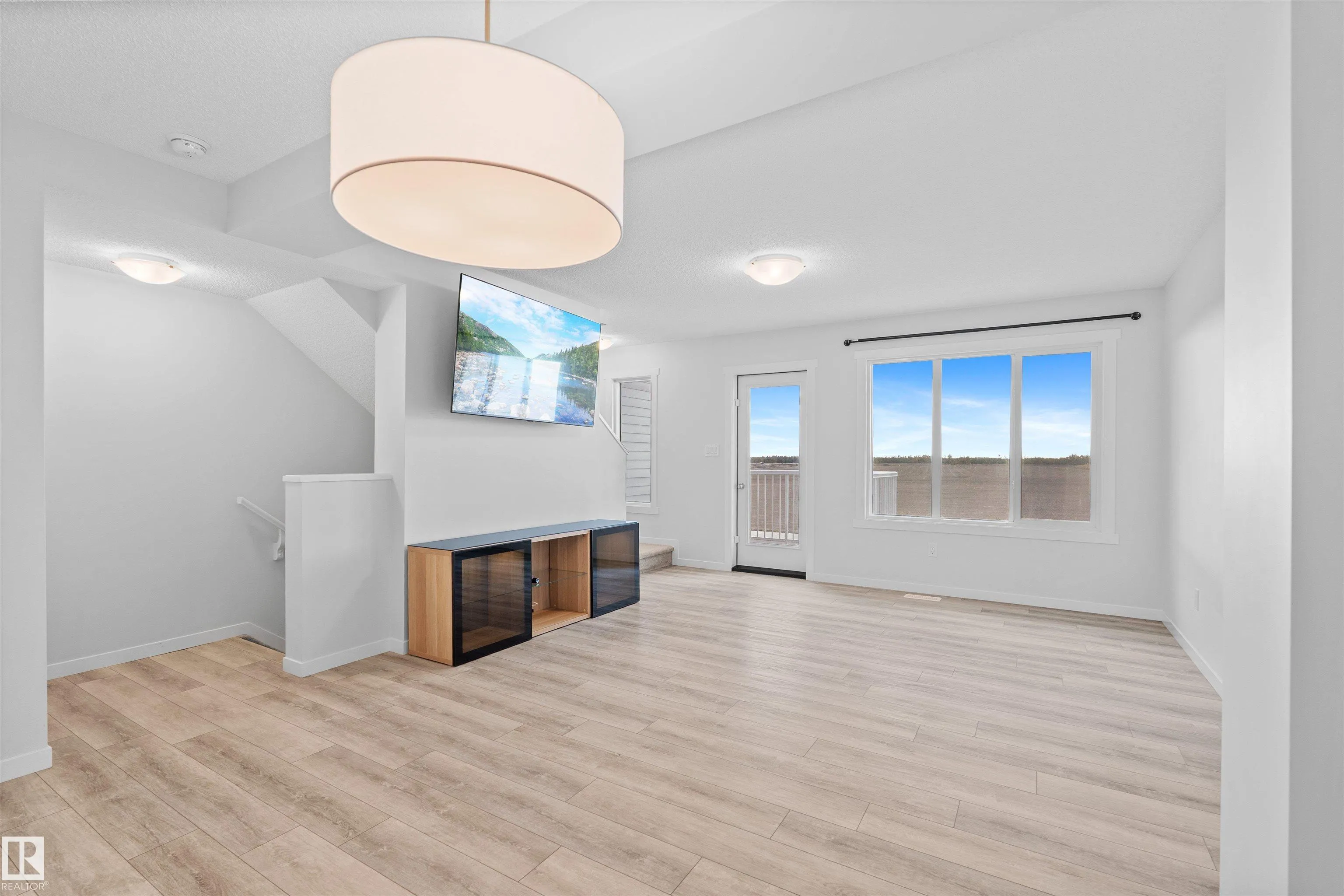 5030 RIVER'S EDGE Way