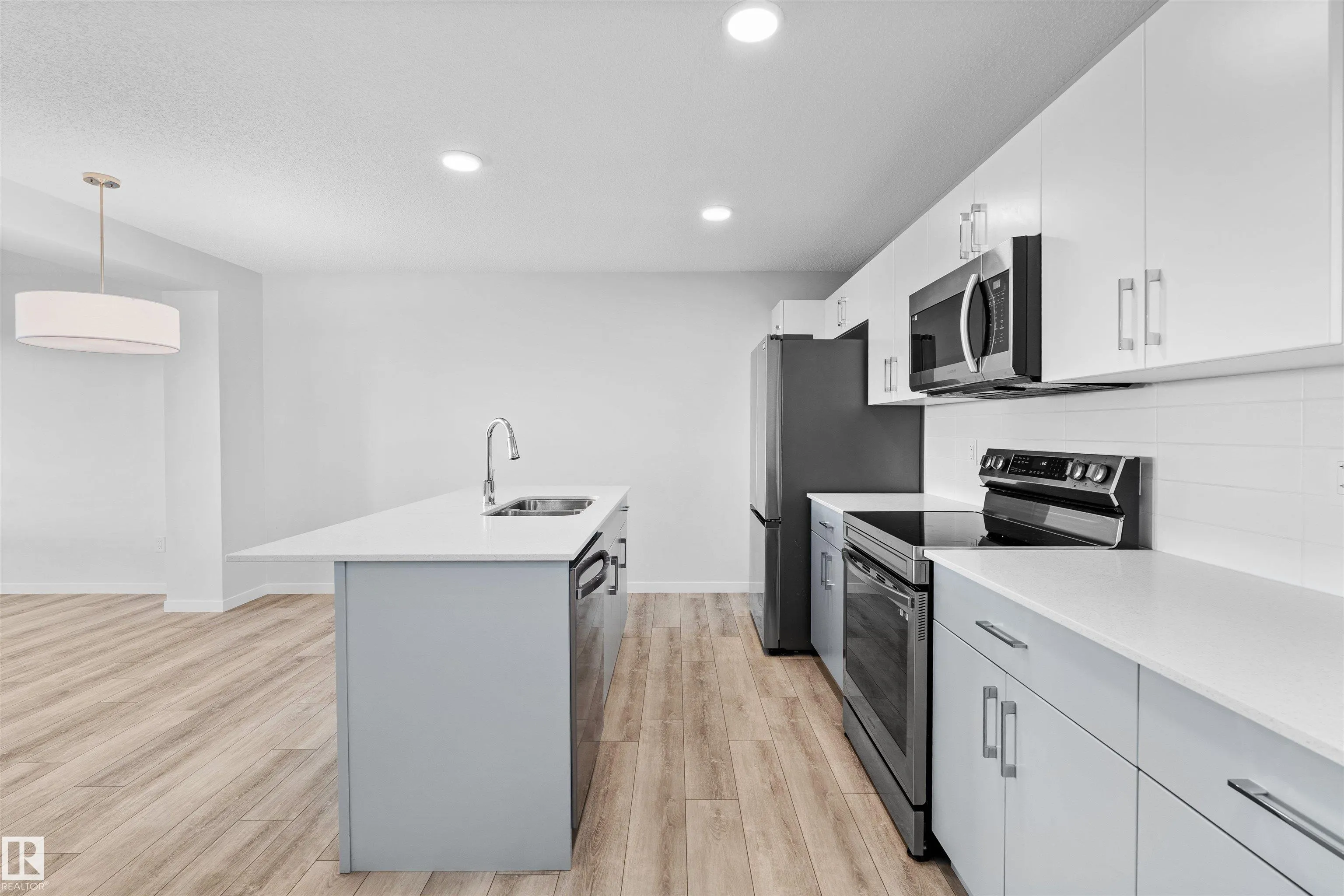 5030 RIVER'S EDGE Way