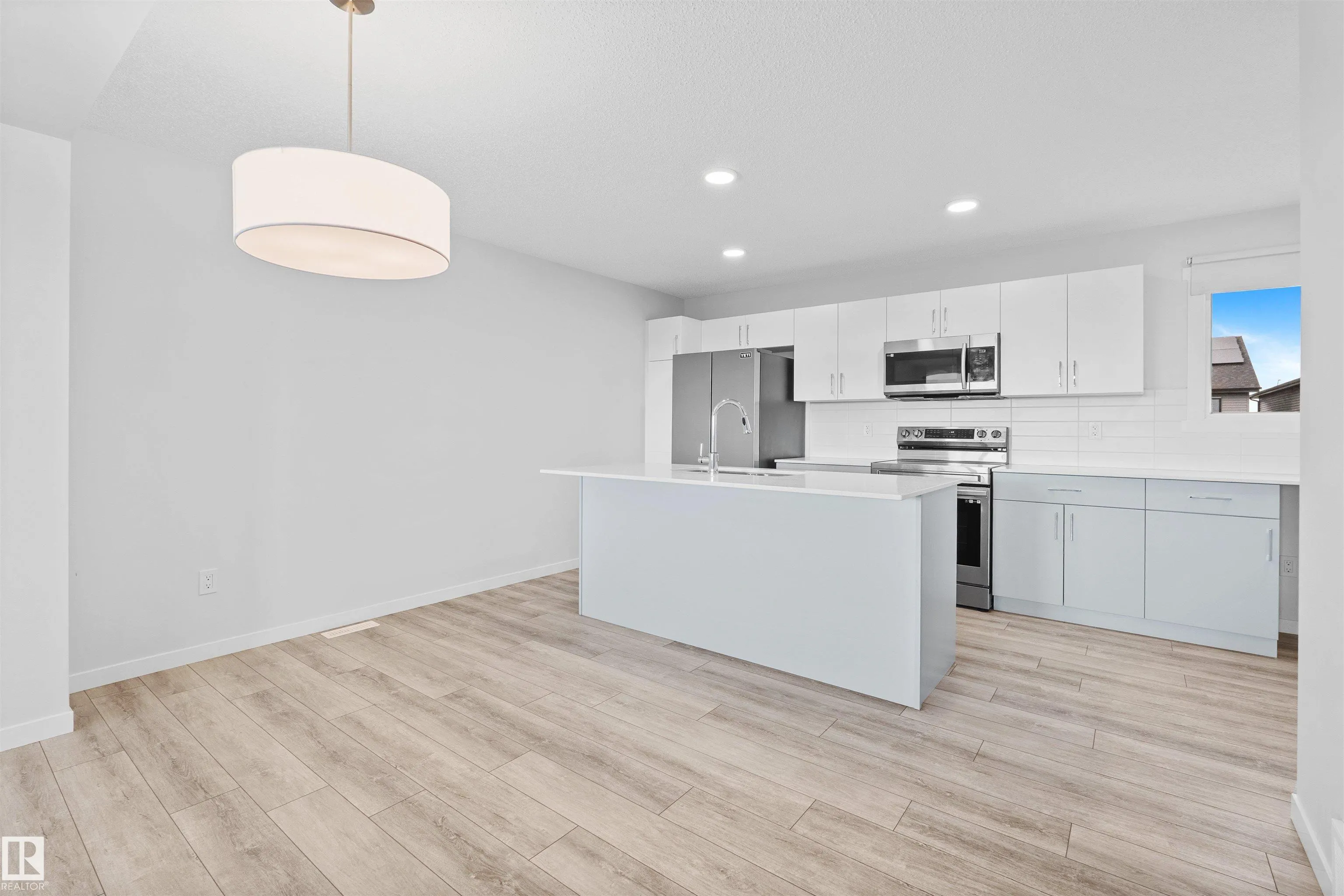 5030 RIVER'S EDGE Way