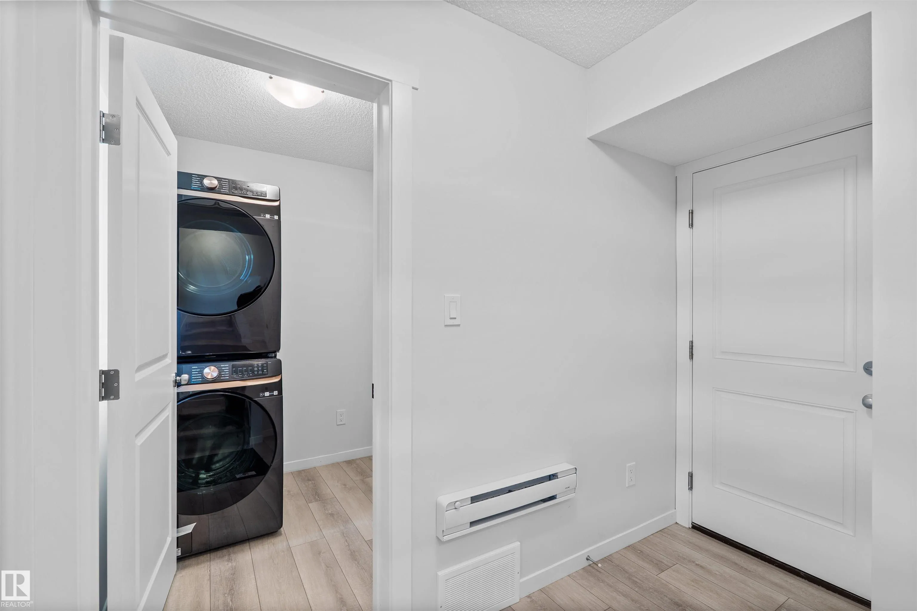 5030 RIVER'S EDGE Way