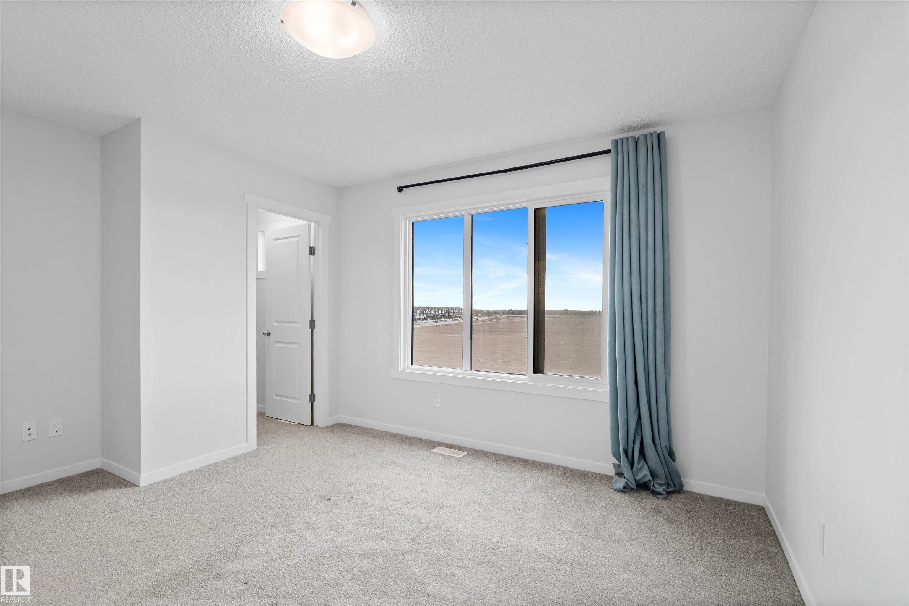 5030 RIVER'S EDGE Way