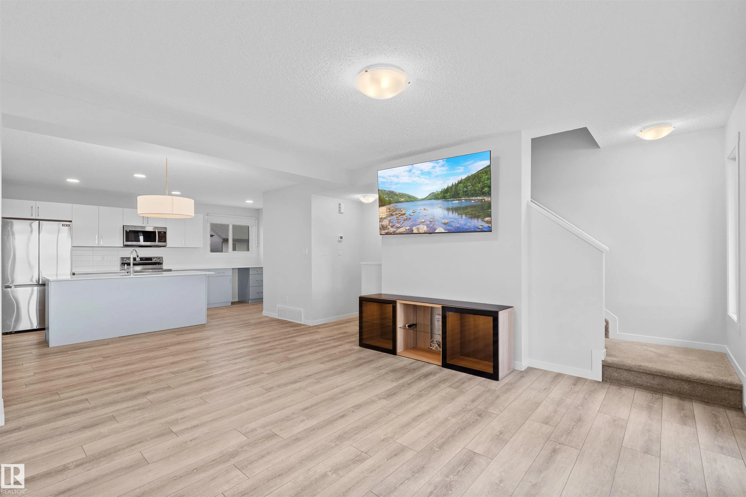 5030 RIVER'S EDGE Way