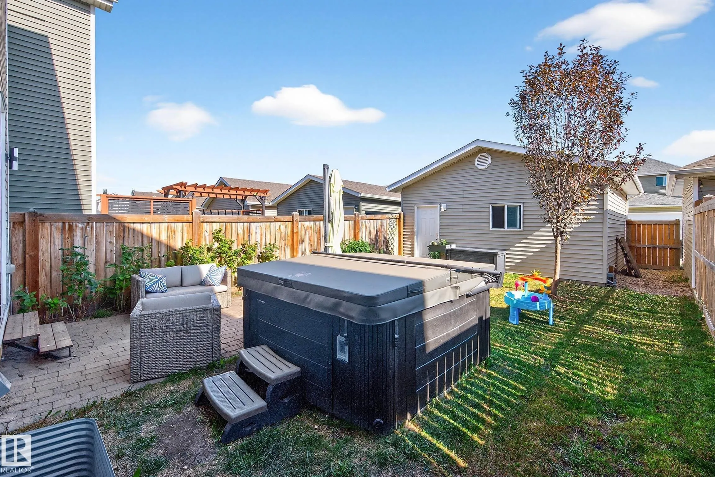 2335 70 Street