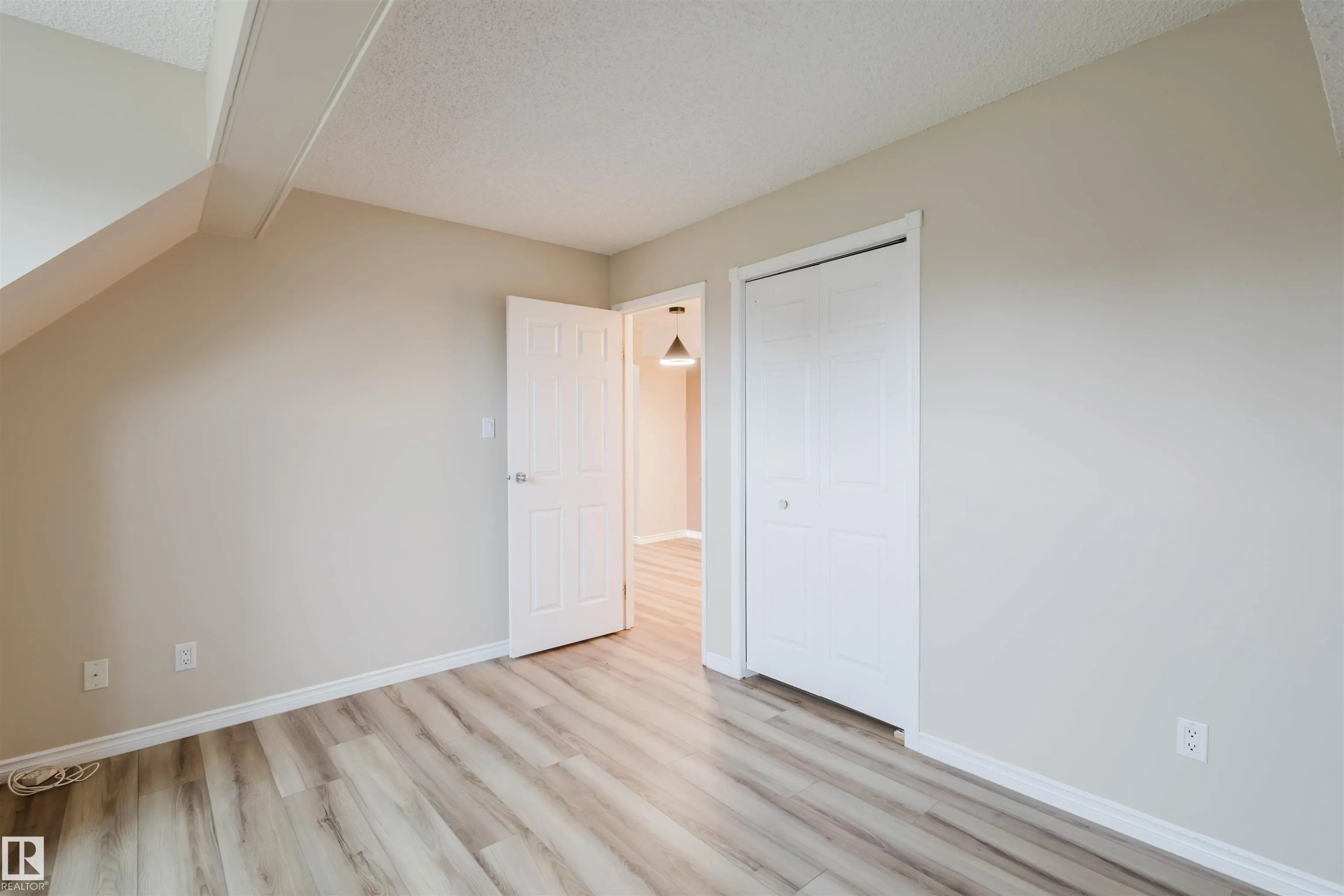 9044 TUDOR Glen