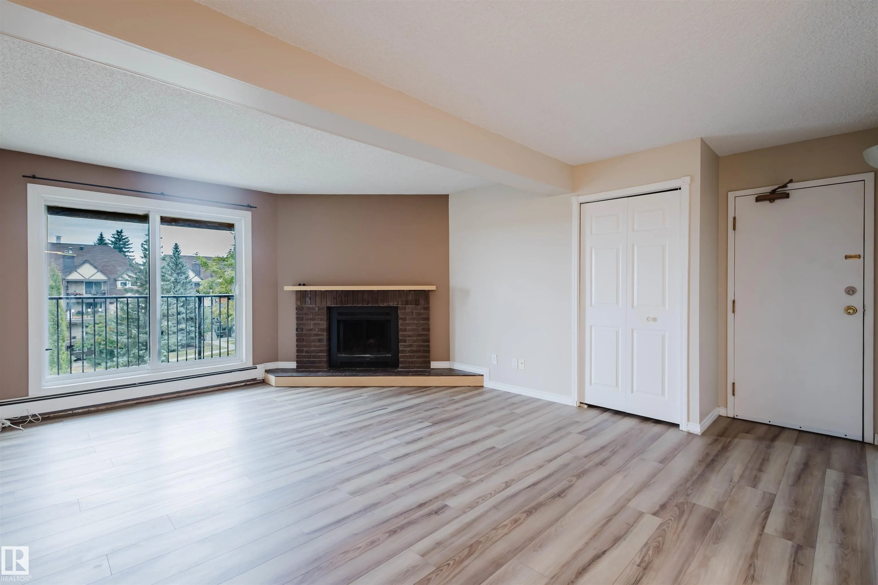 9044 TUDOR Glen