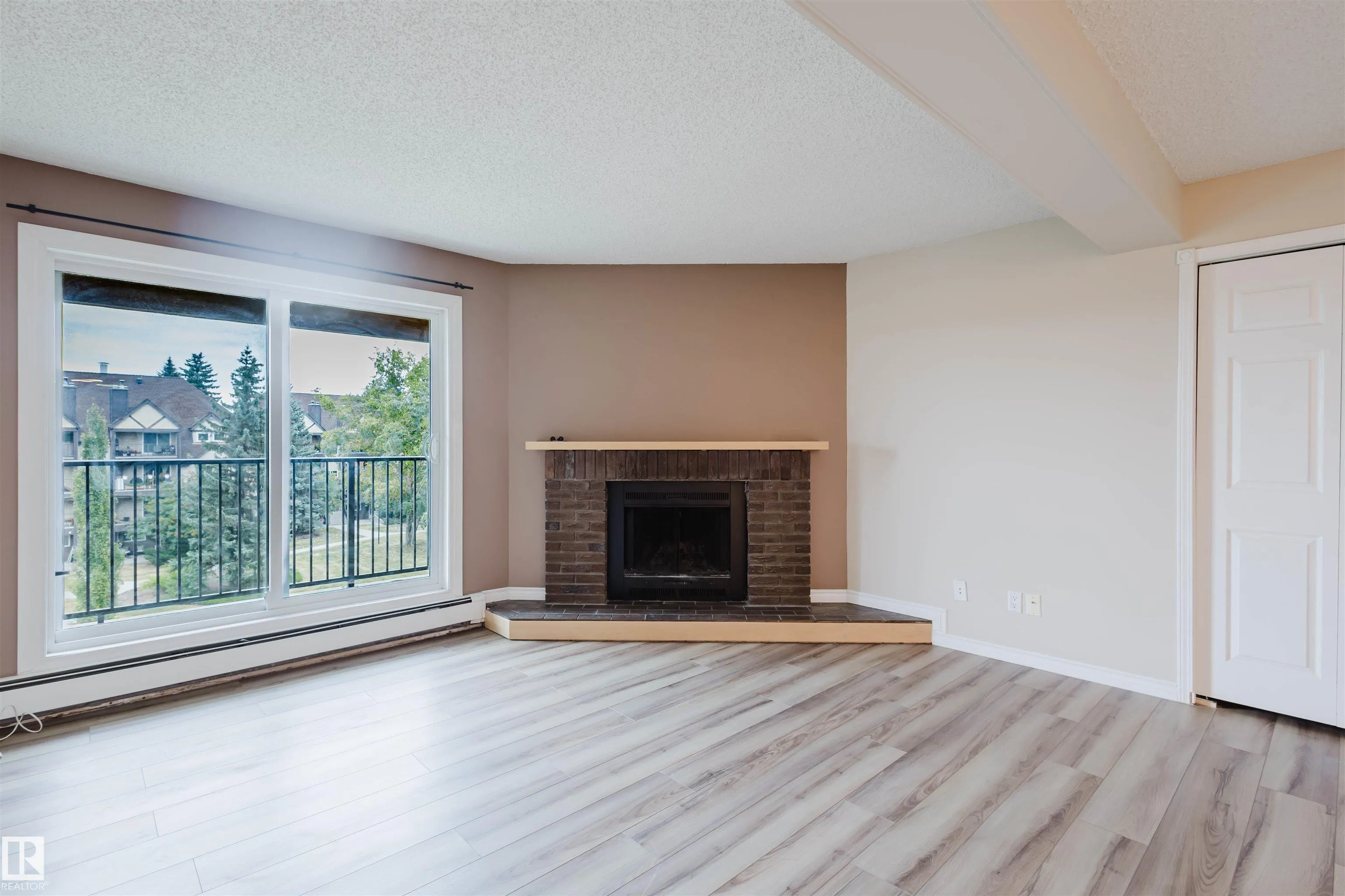 9044 TUDOR Glen