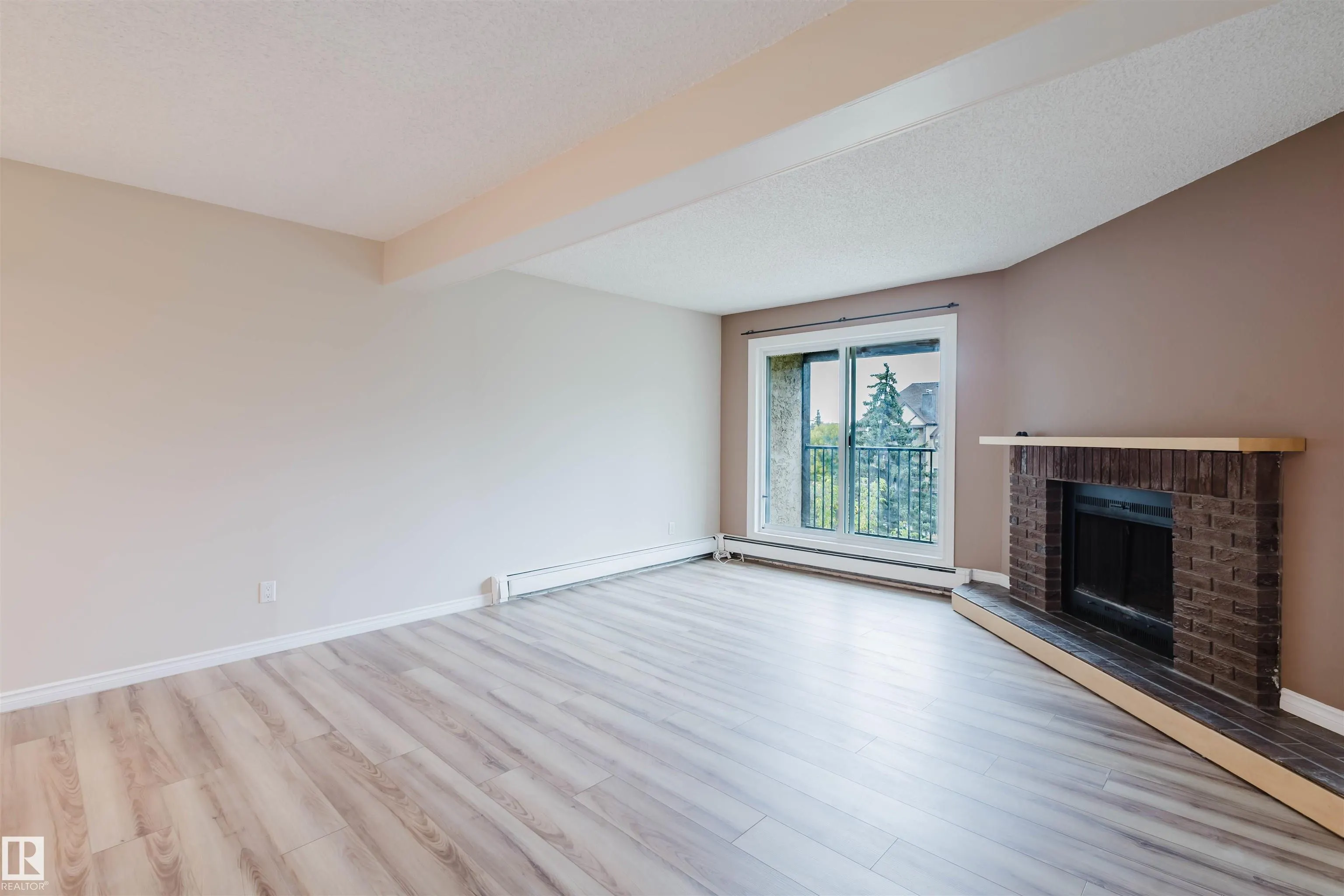 9044 TUDOR Glen