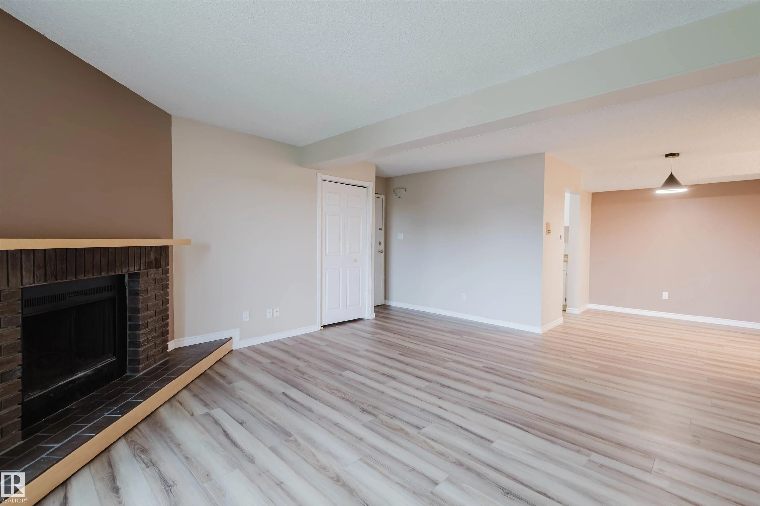 9044 TUDOR Glen