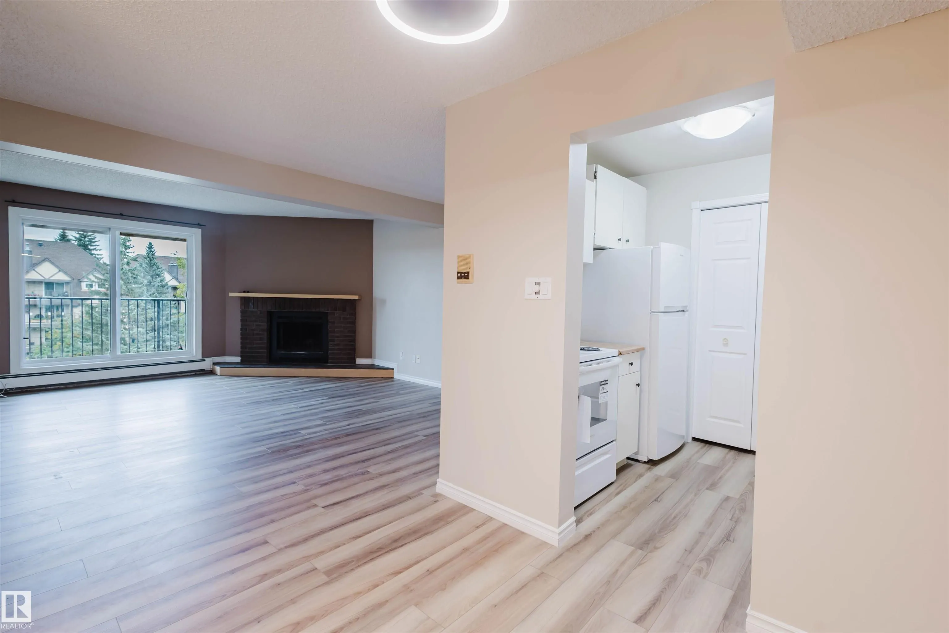 9044 TUDOR Glen