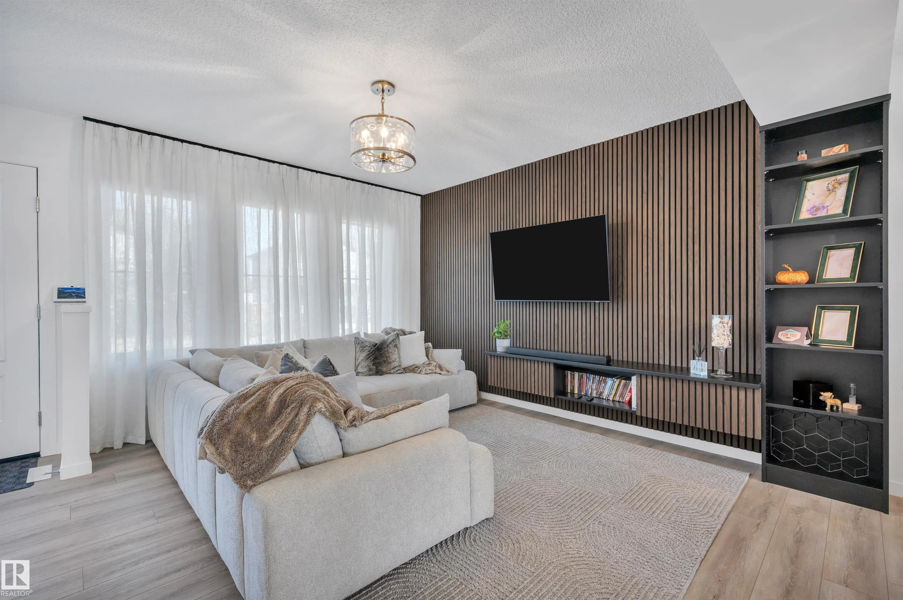 525 SECORD Boulevard