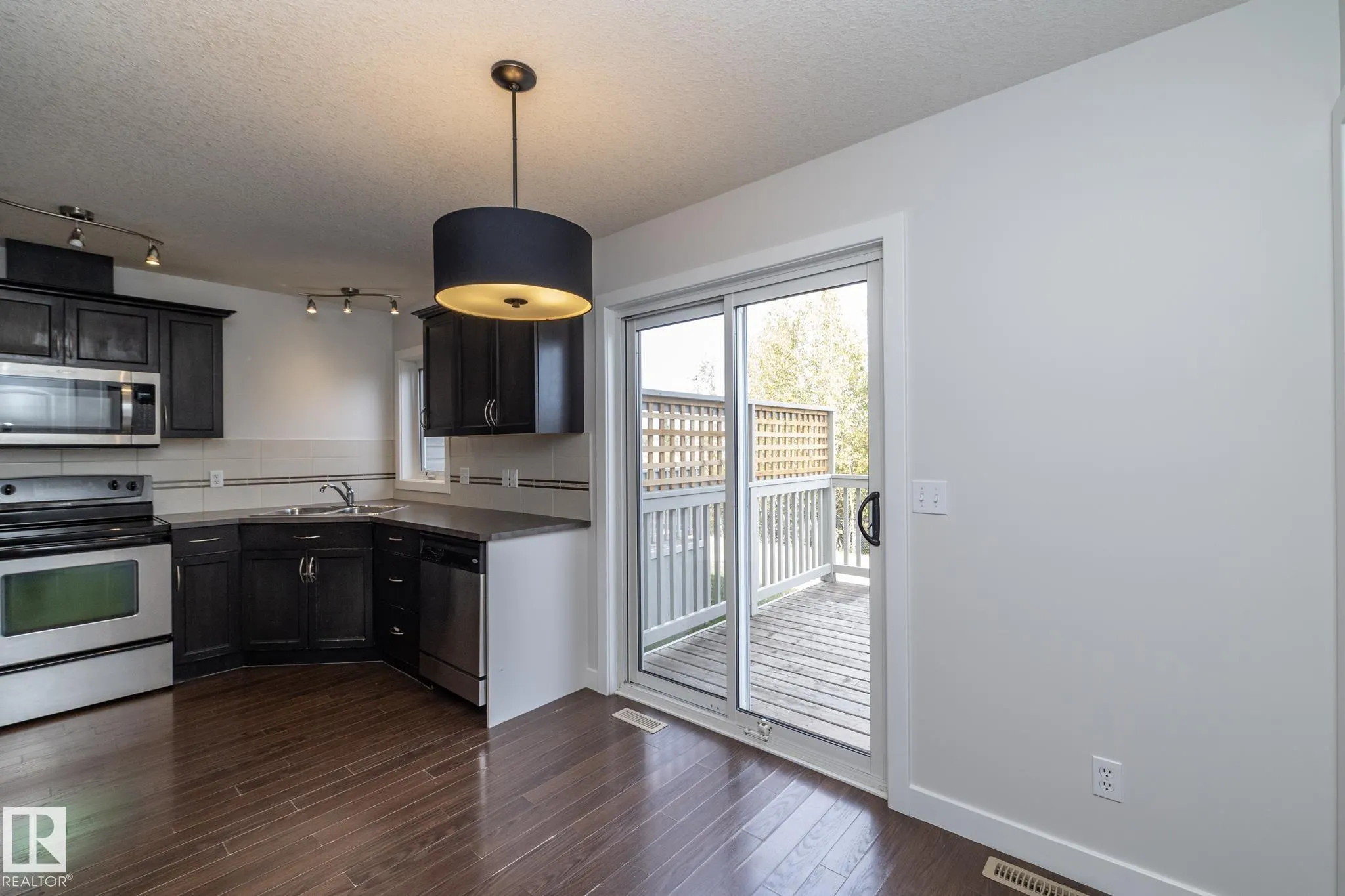197 BIRCHWOOD Close