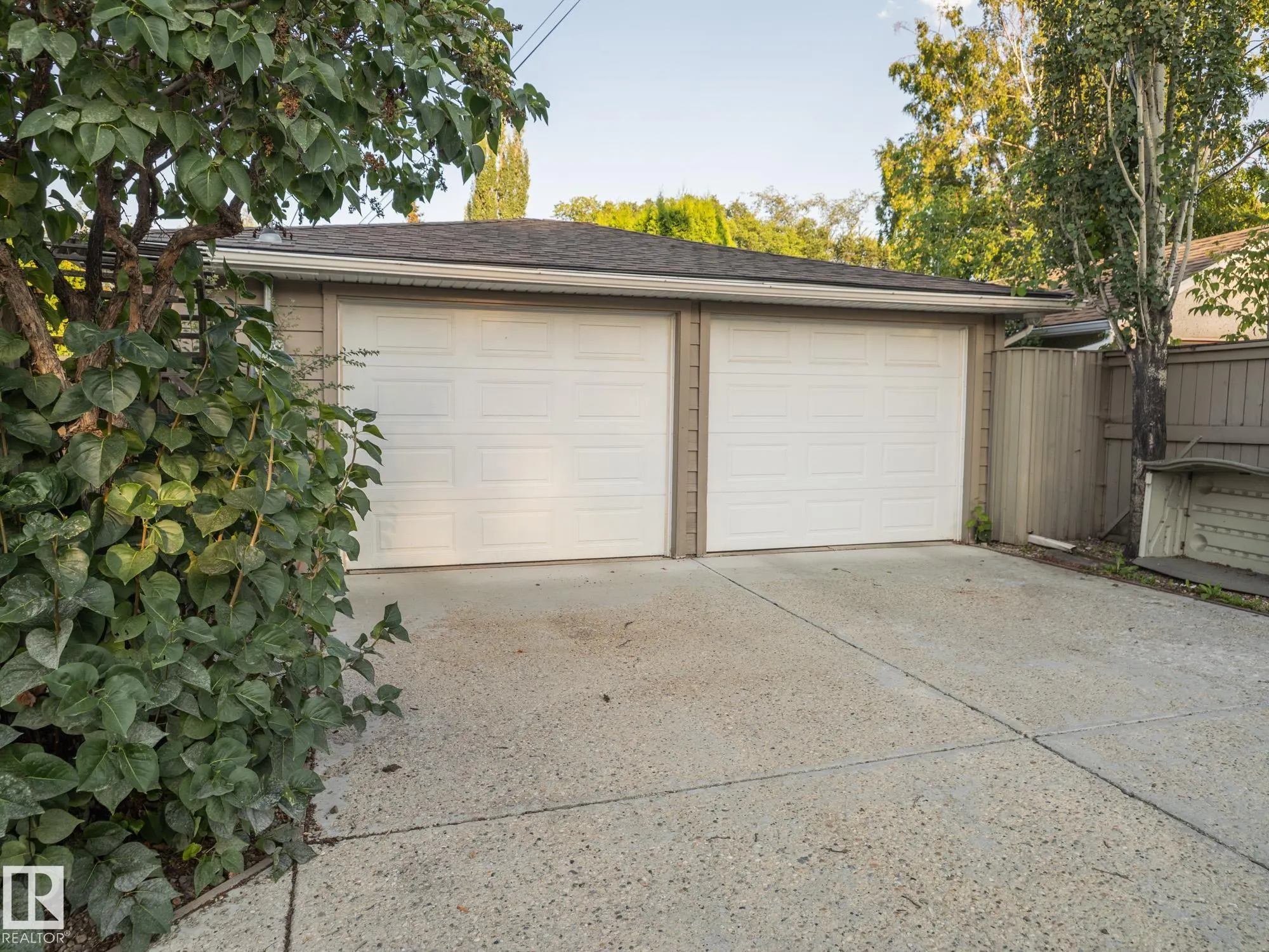9268 77 Street