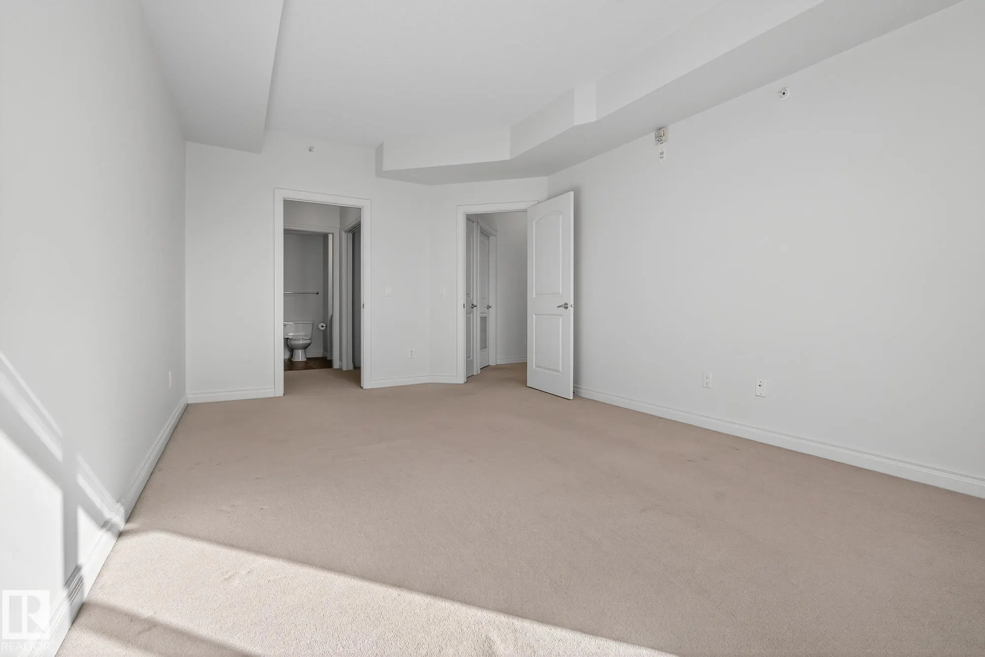 12408 15 Avenue