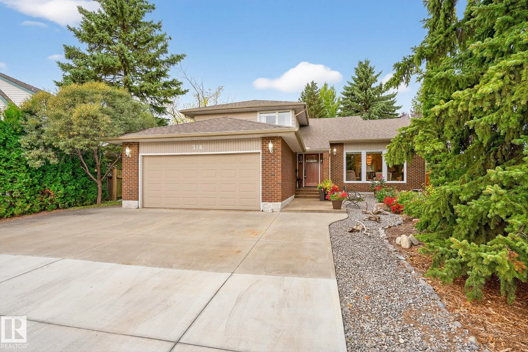 316 LESSARD Drive