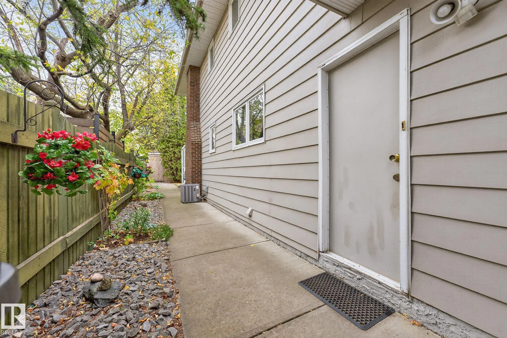 316 LESSARD Drive
