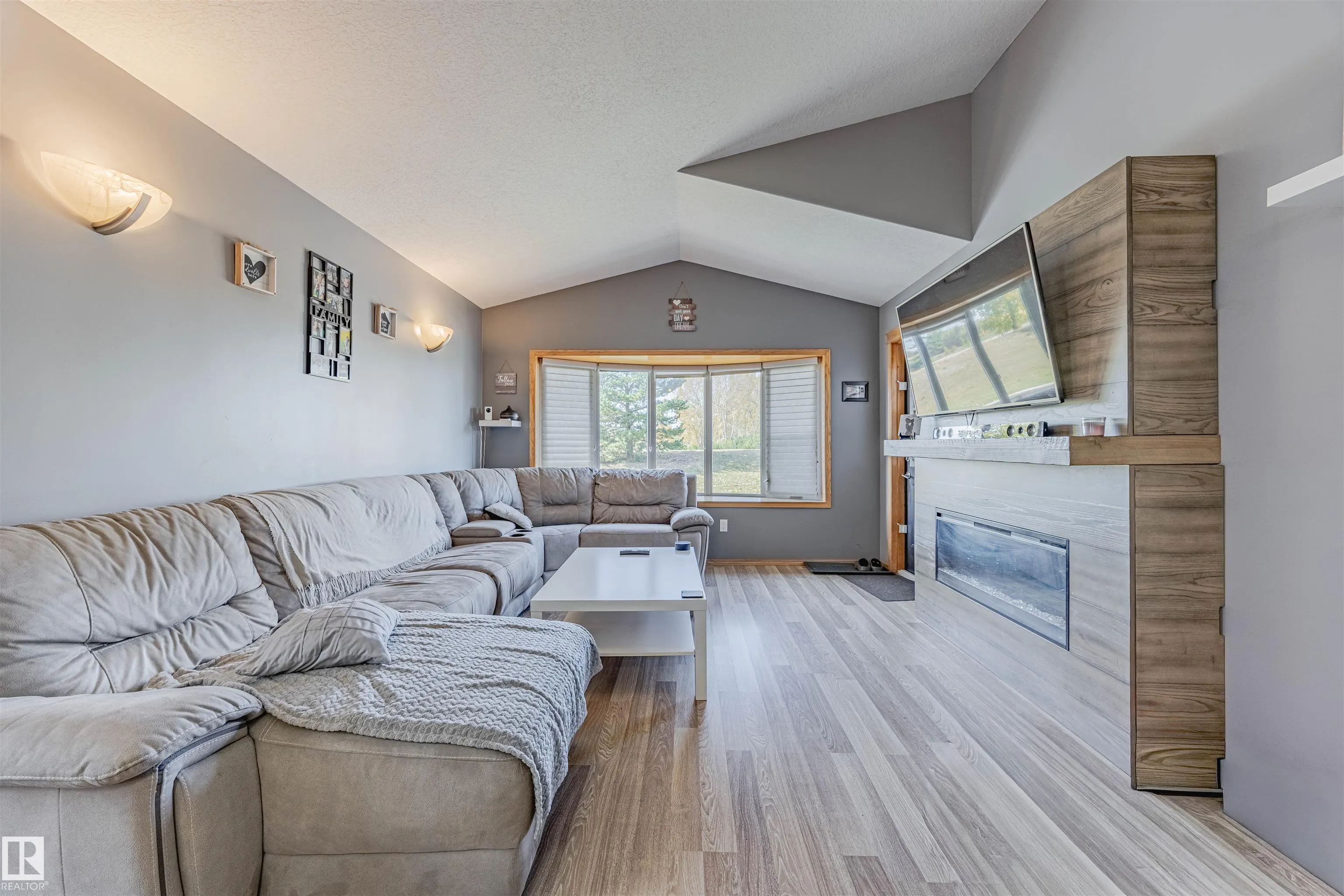 664 KANANASKIS Drive
