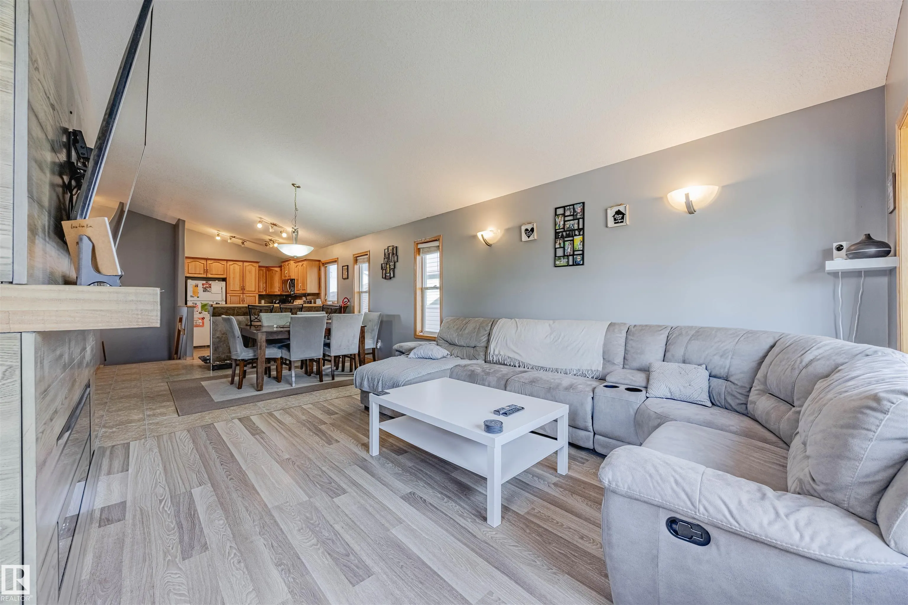 664 KANANASKIS Drive