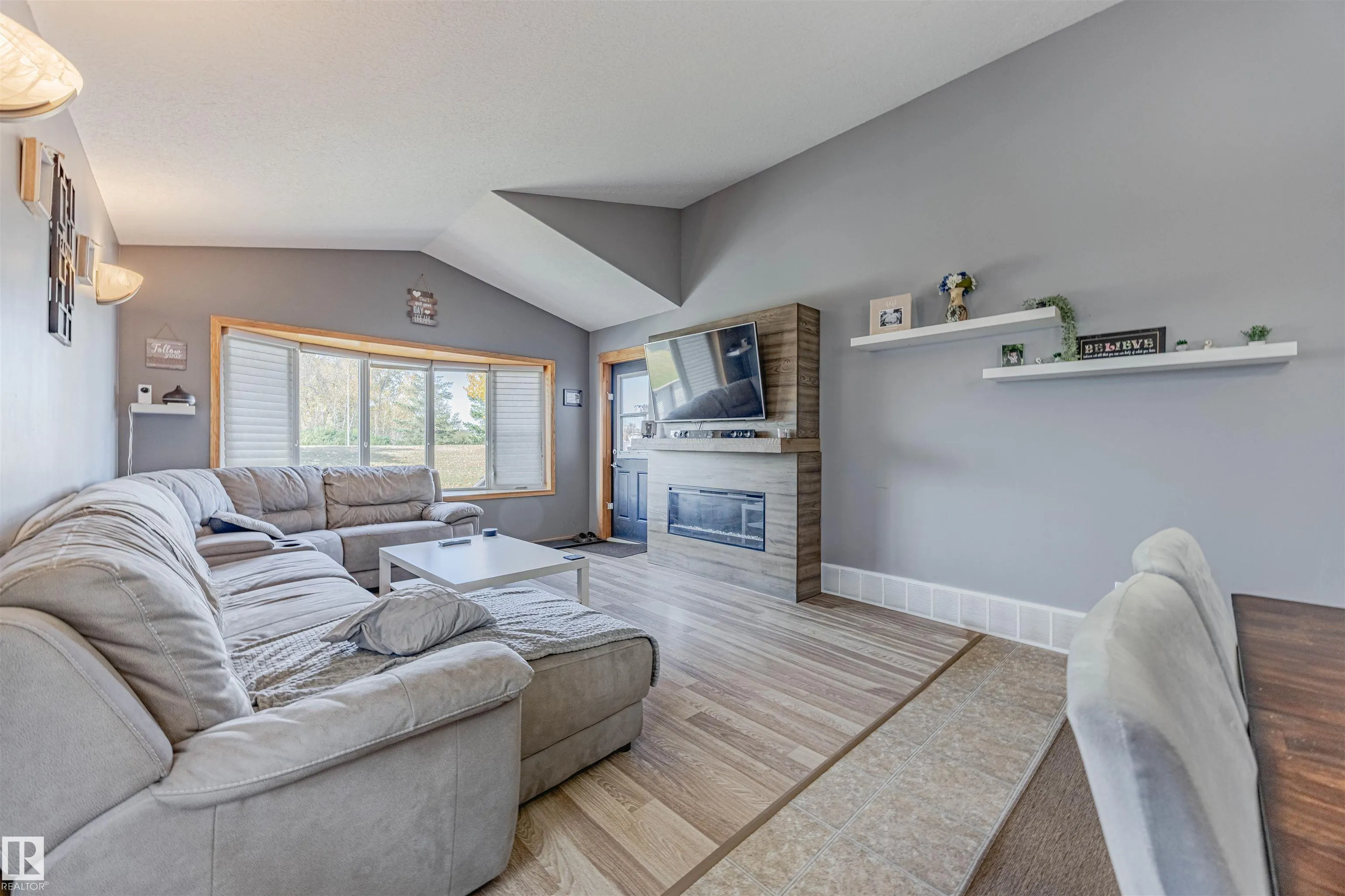 664 KANANASKIS Drive