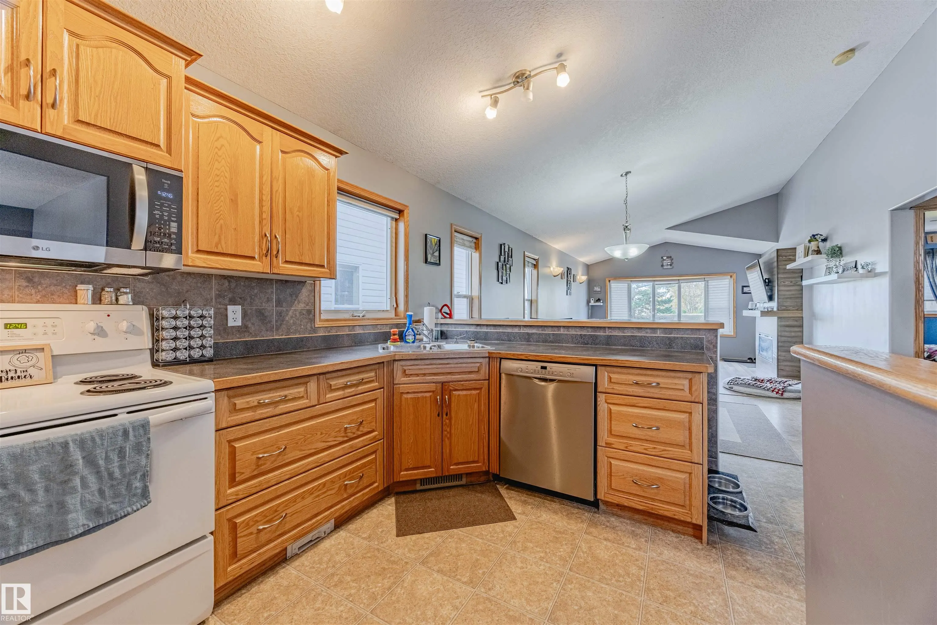 664 KANANASKIS Drive