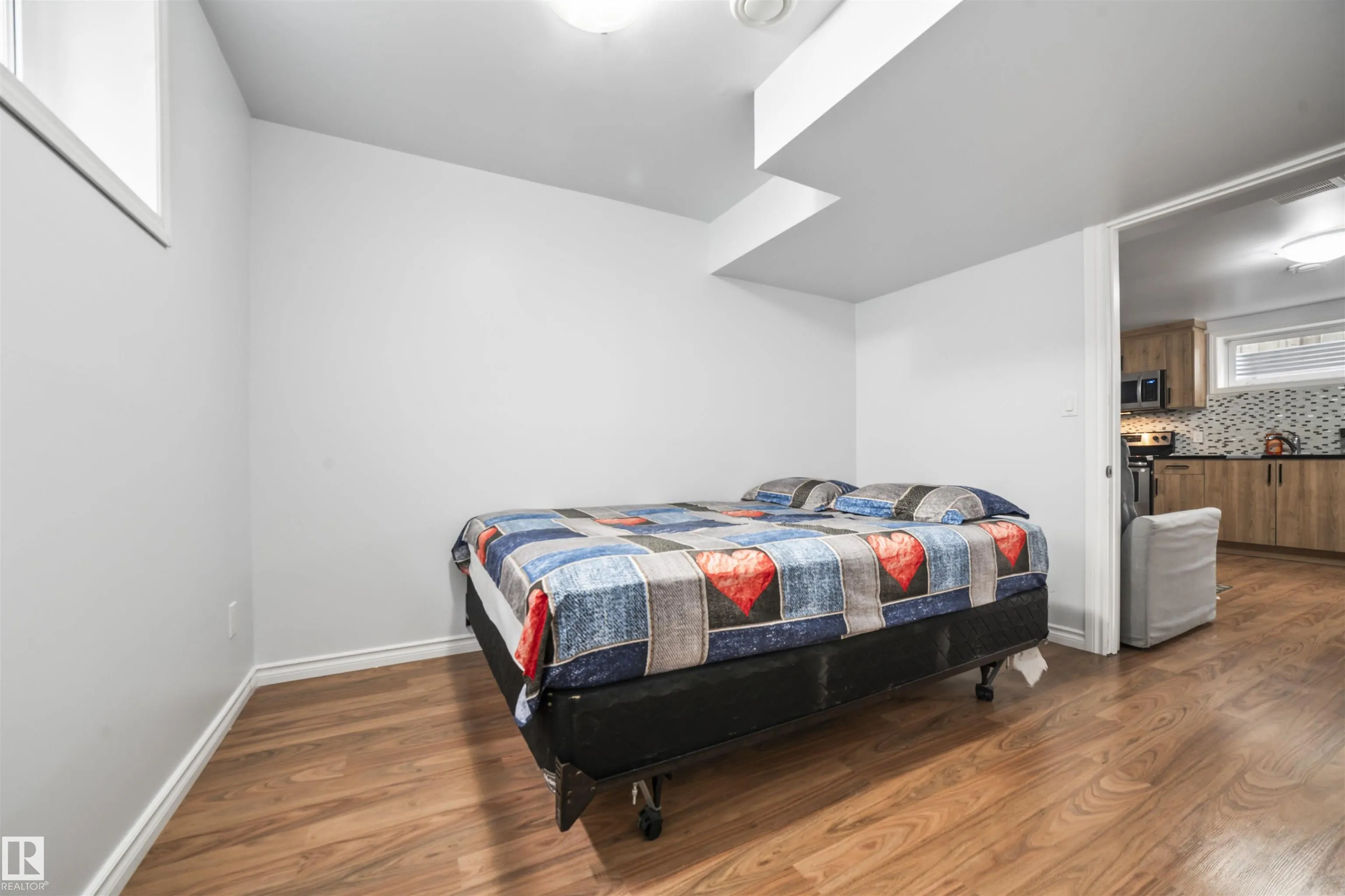 324 79 ST